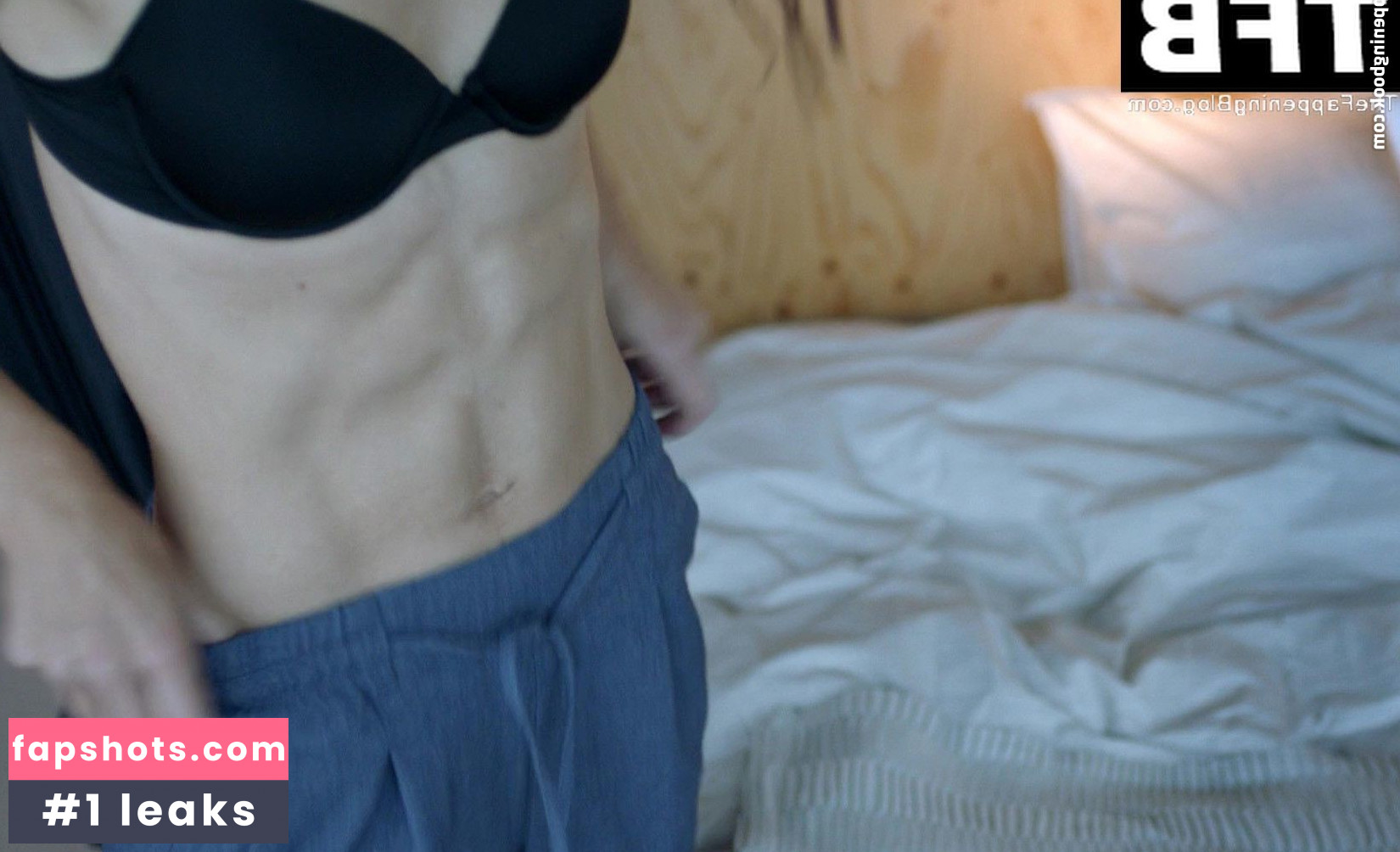 Lynn Van Royen gallery photo #2