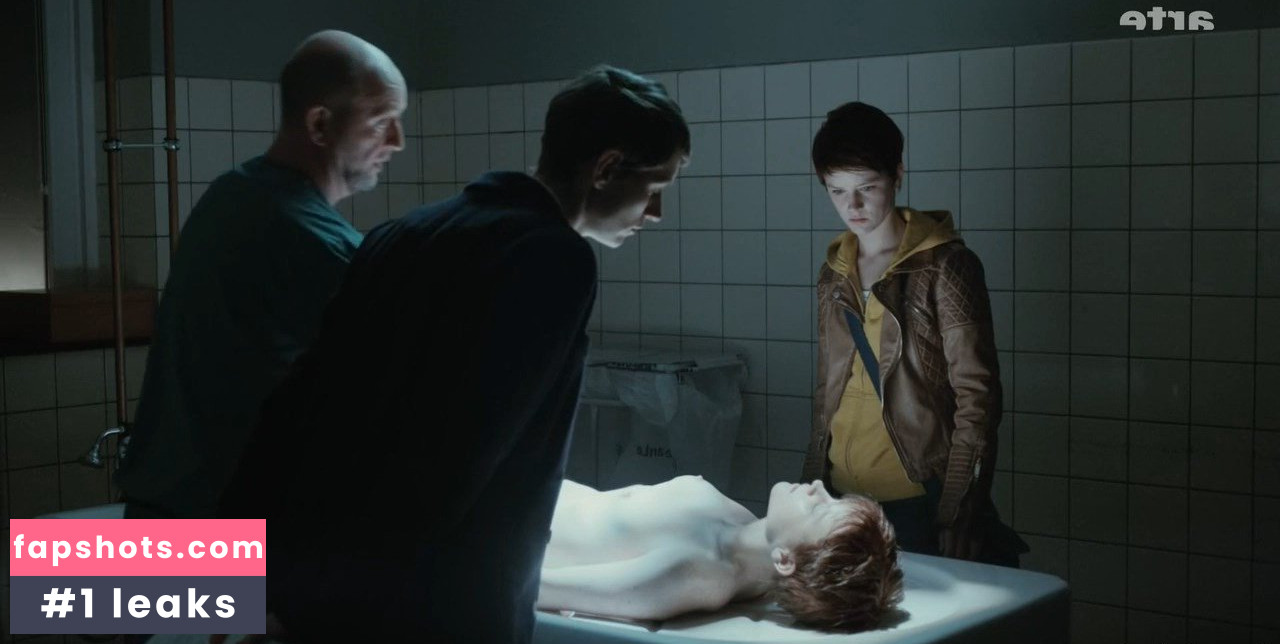 Lynn Van Royen gallery photo #8