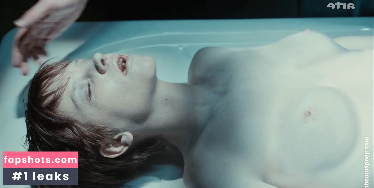 Lynn Van Royen gallery photo #9