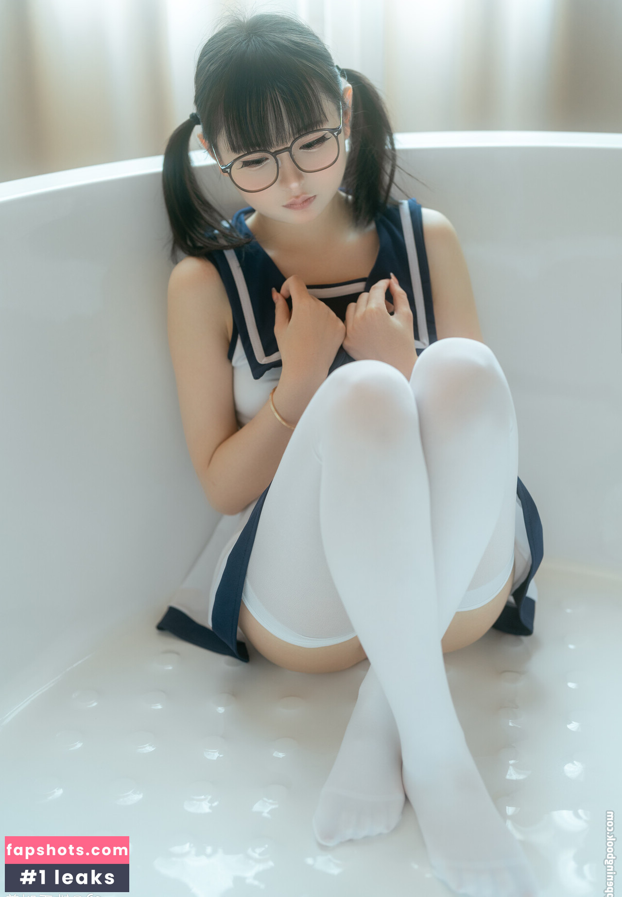 LynnLi7698 gallery photo #12