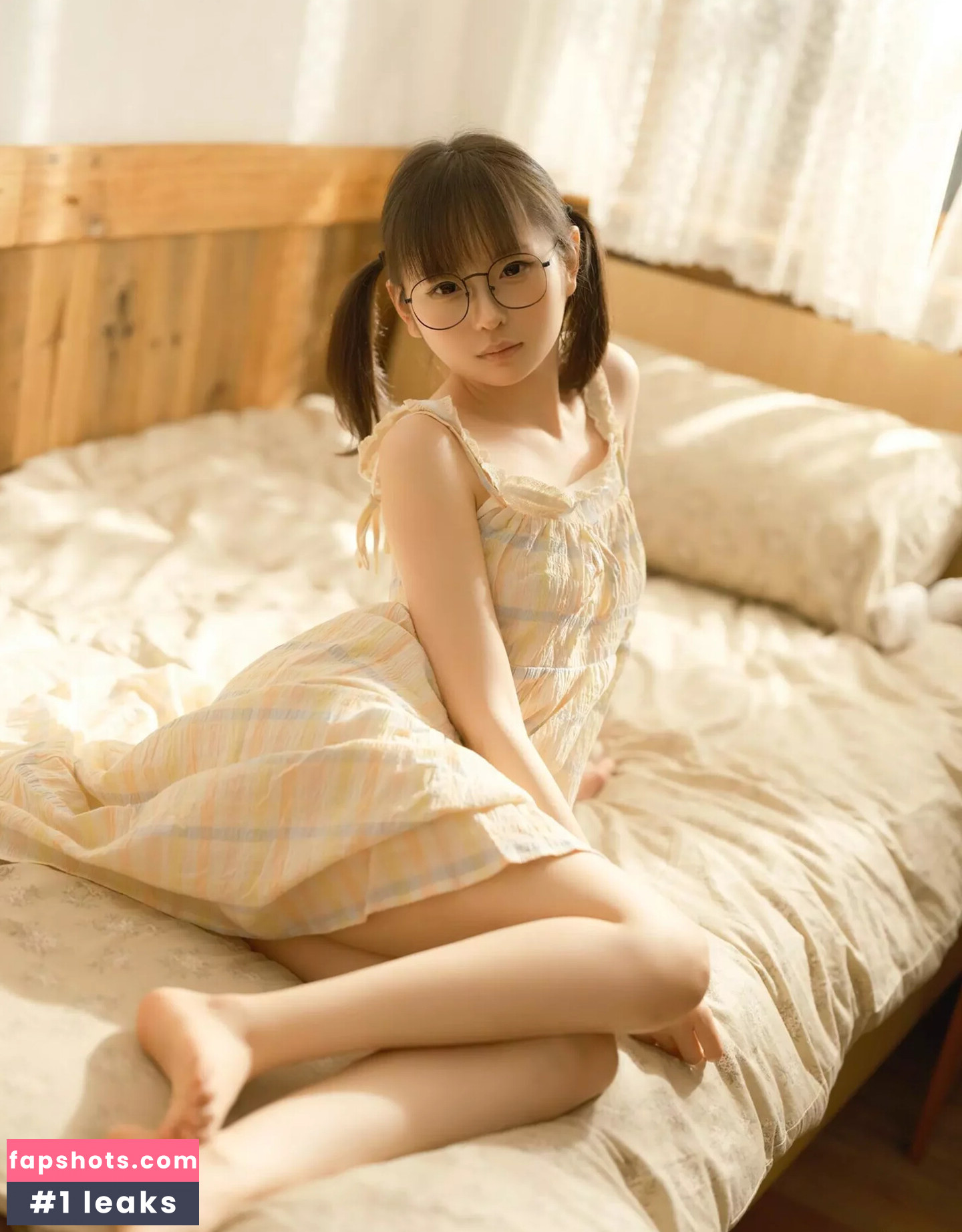 LynnLi7698 gallery photo #31