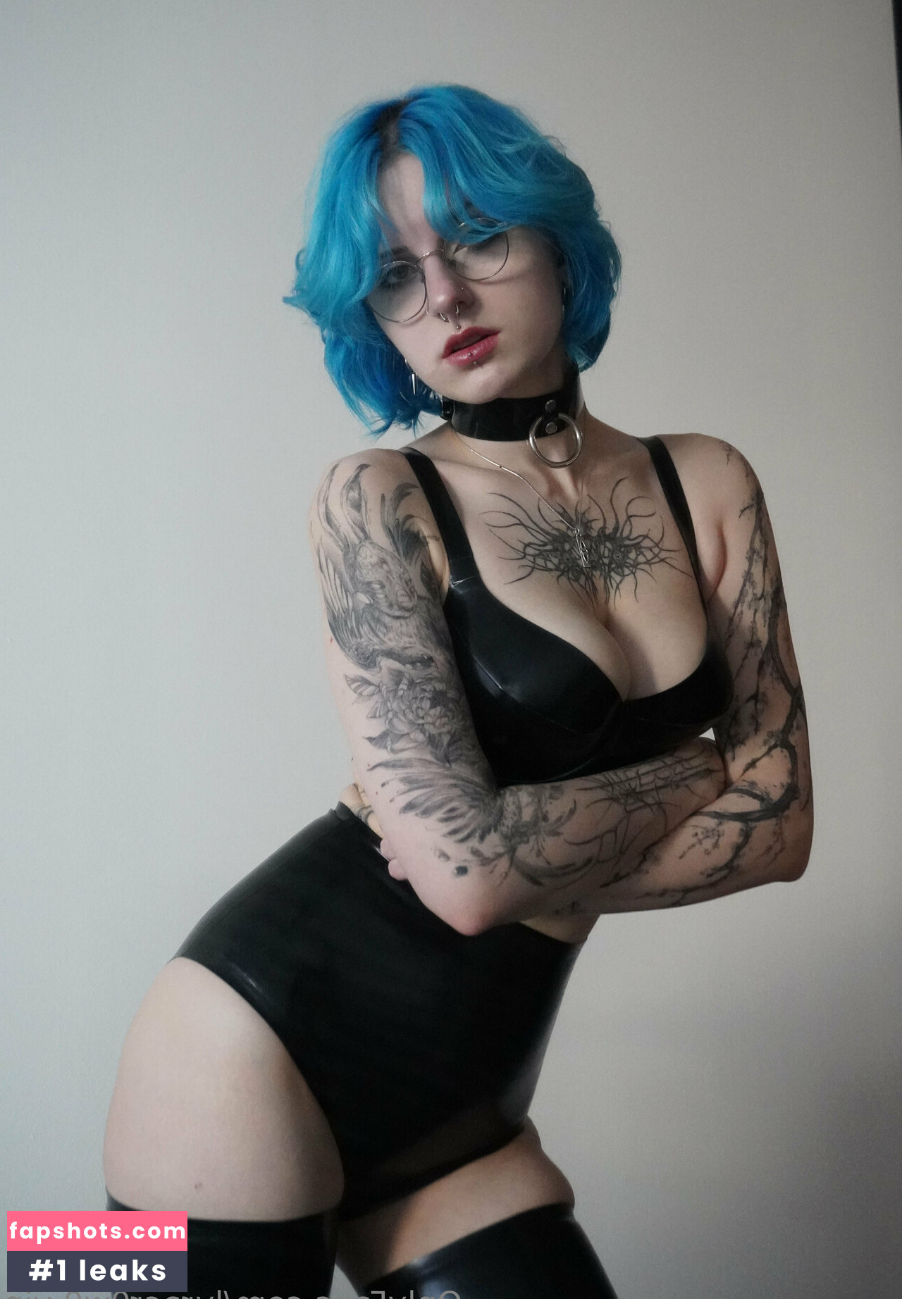 Lyra Crow gallery photo #102