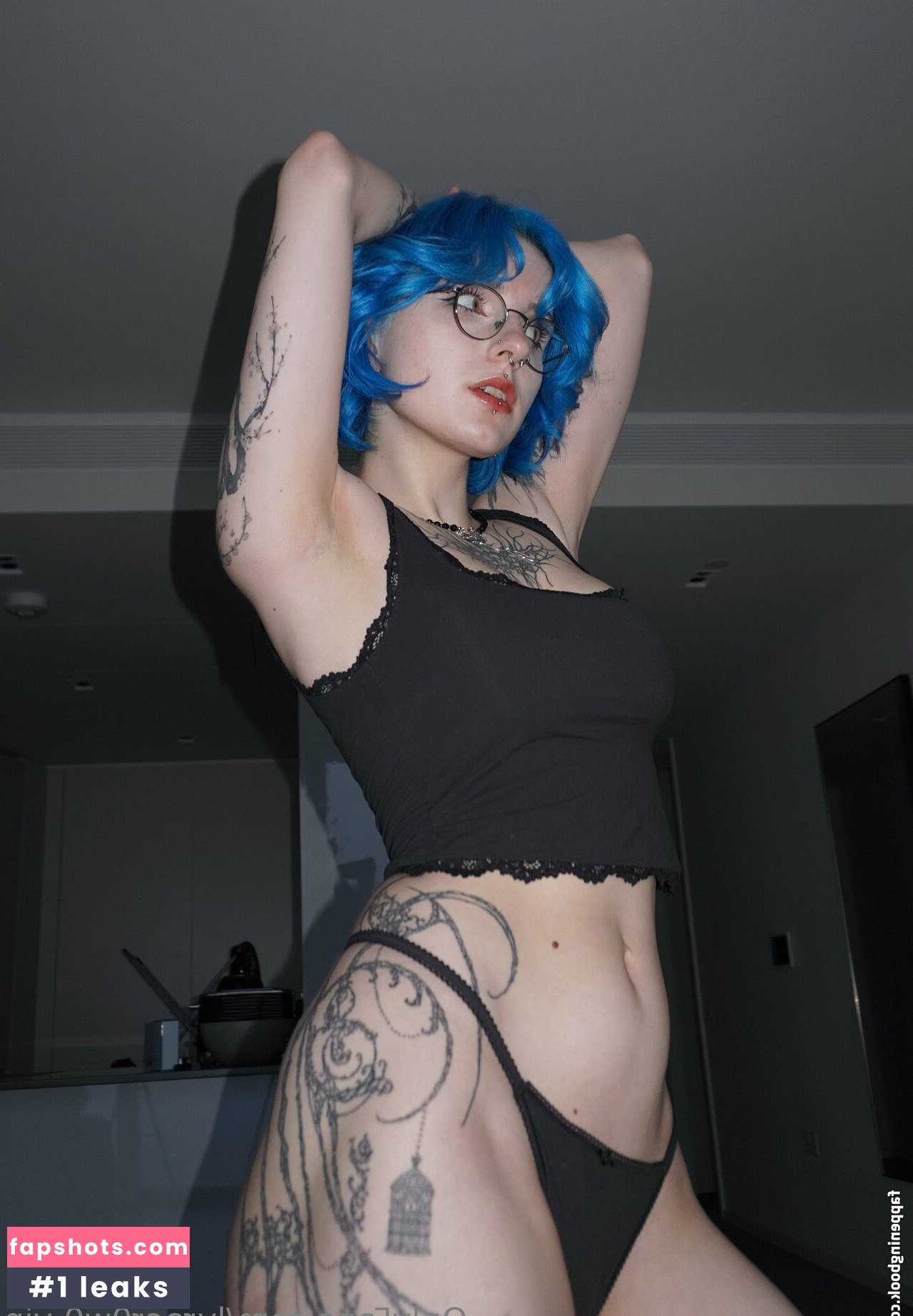 Lyra Crow gallery photo #107