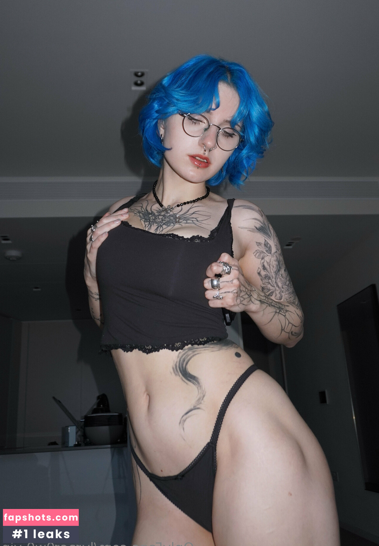 Lyra Crow gallery photo #109