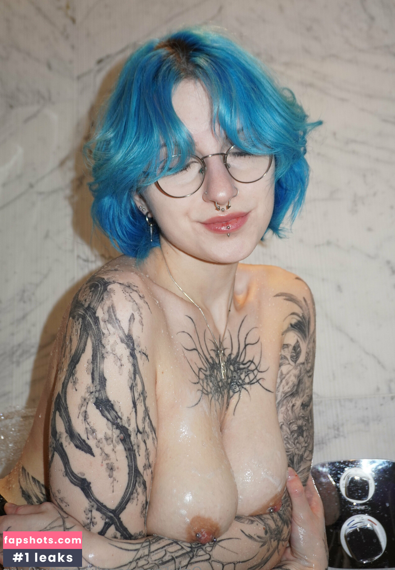 Lyra Crow gallery photo #113