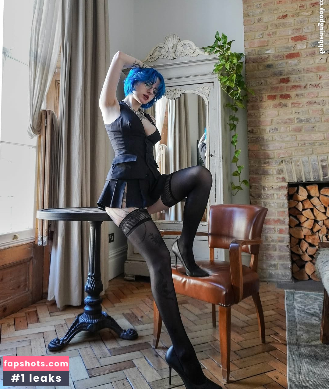 Lyra Crow gallery photo #118