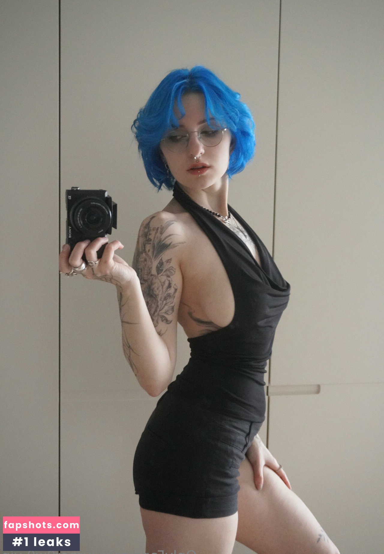 Lyra Crow gallery photo #122