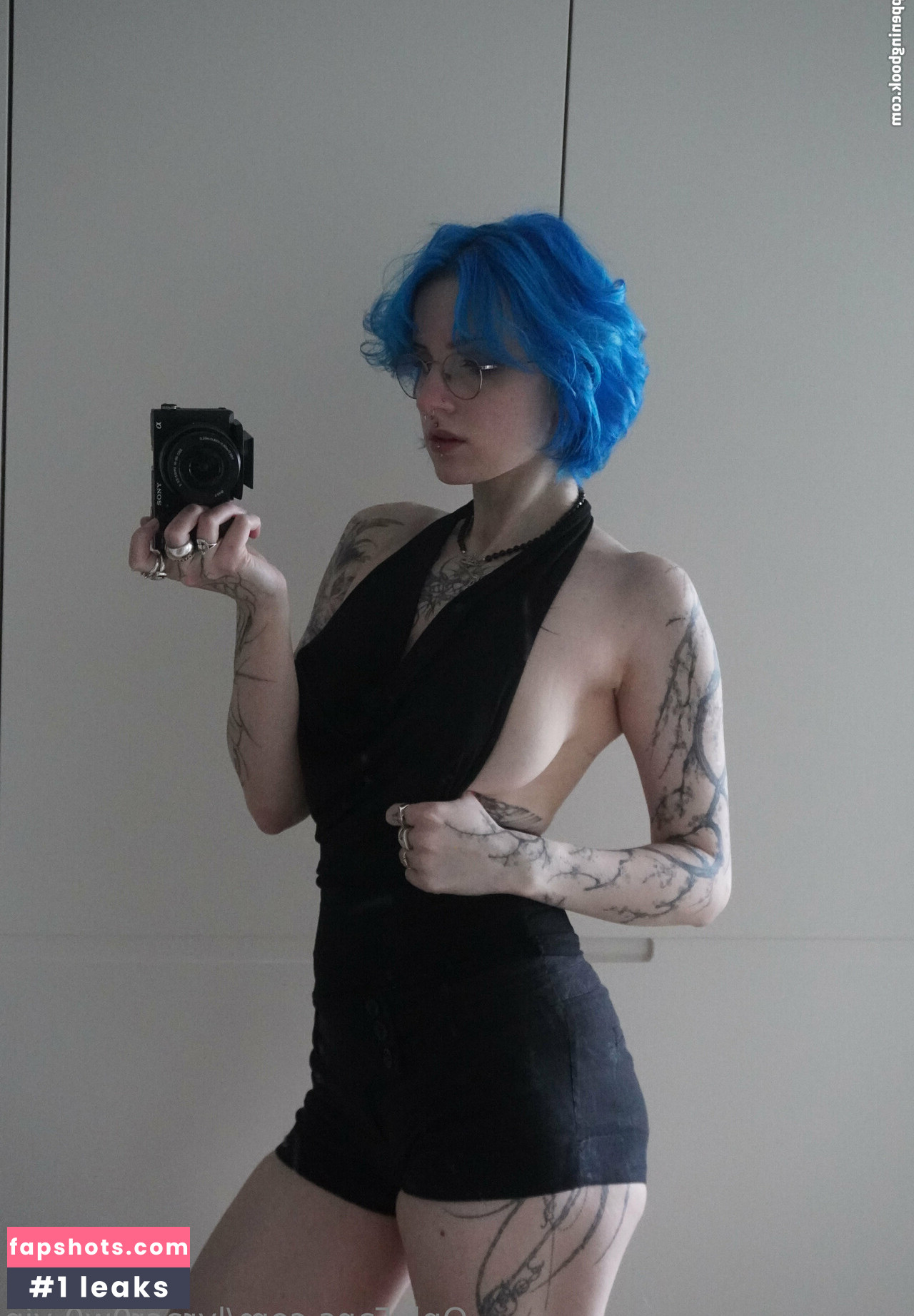 Lyra Crow gallery photo #126