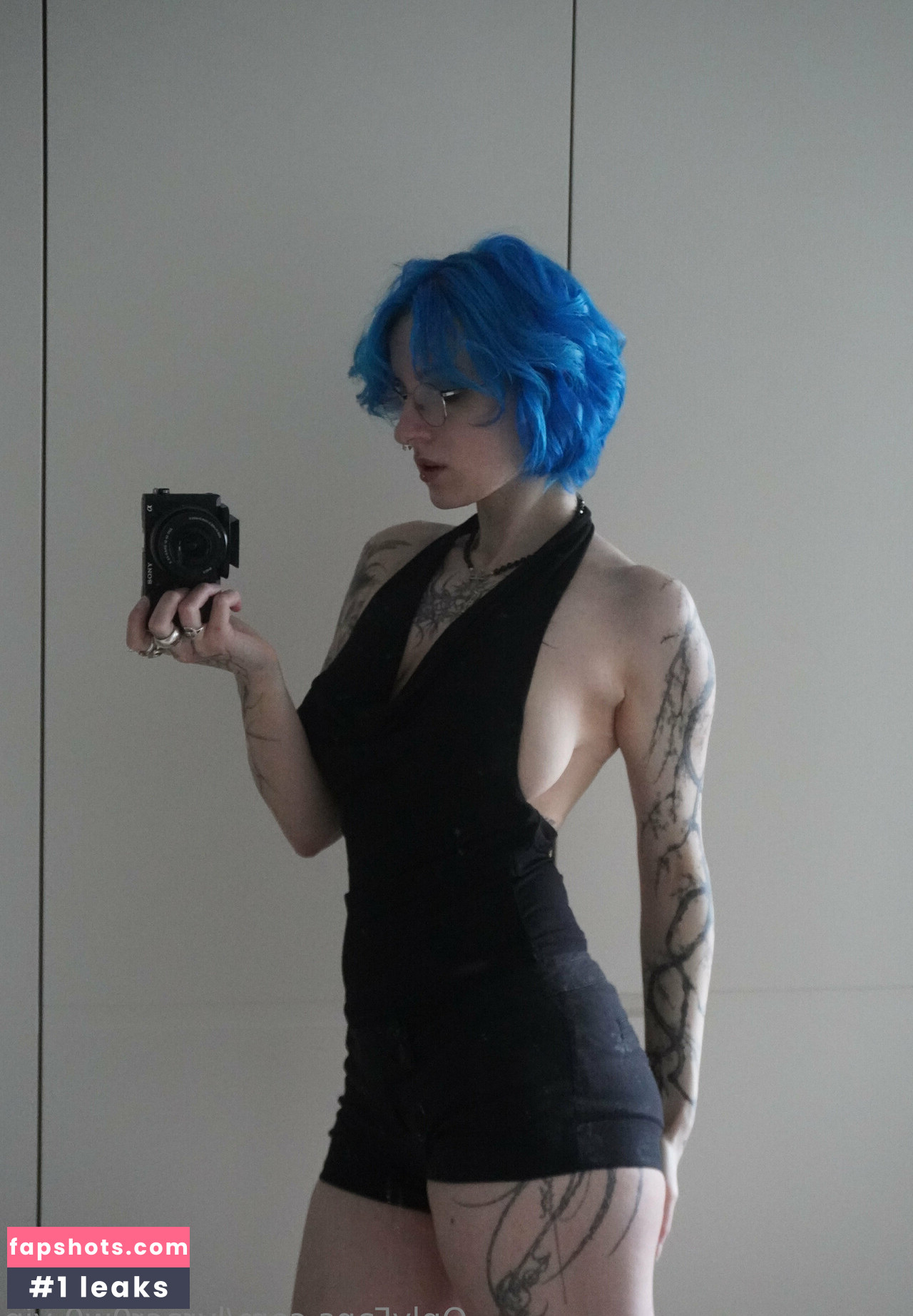 Lyra Crow gallery photo #128