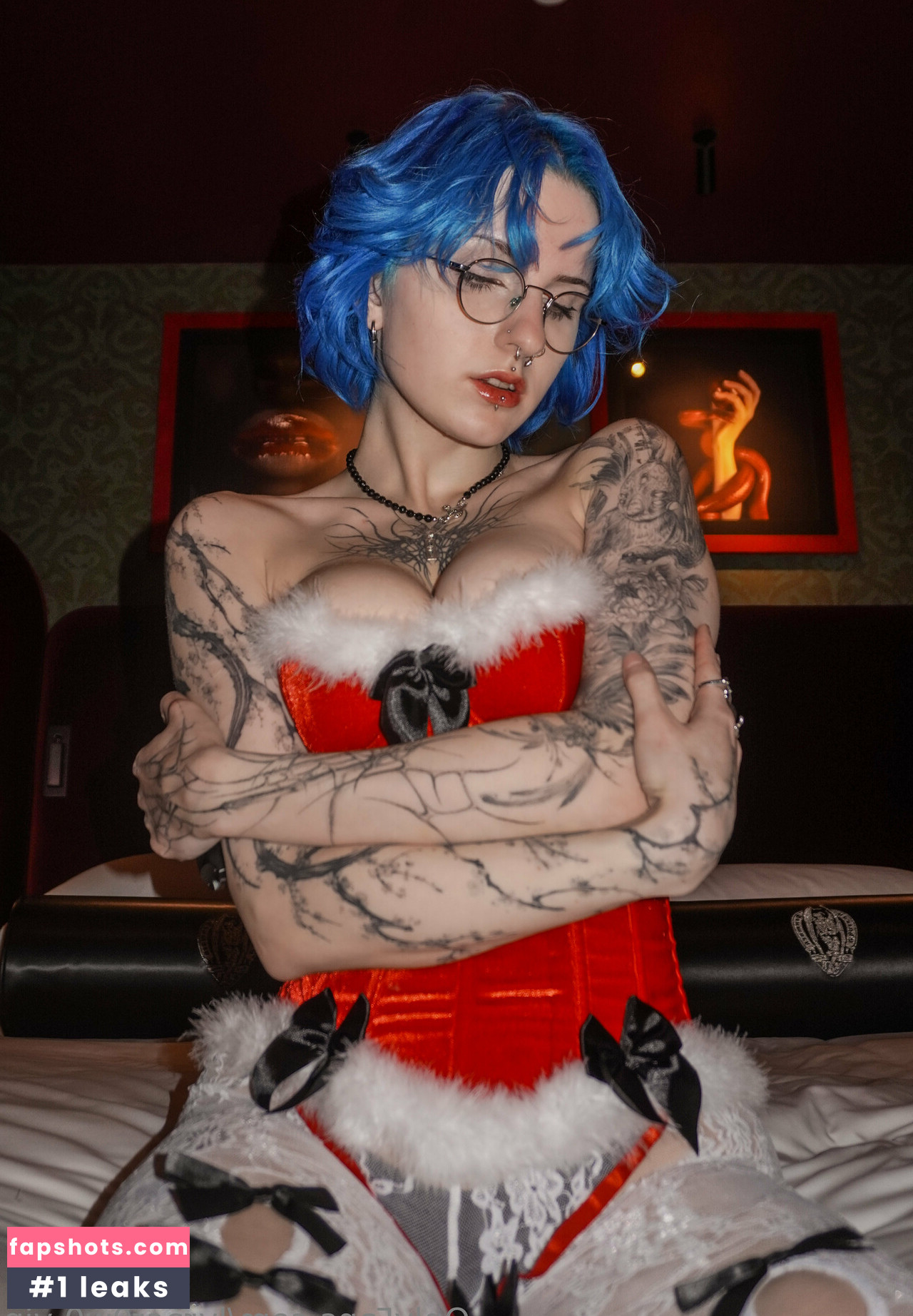 Lyra Crow gallery photo #151