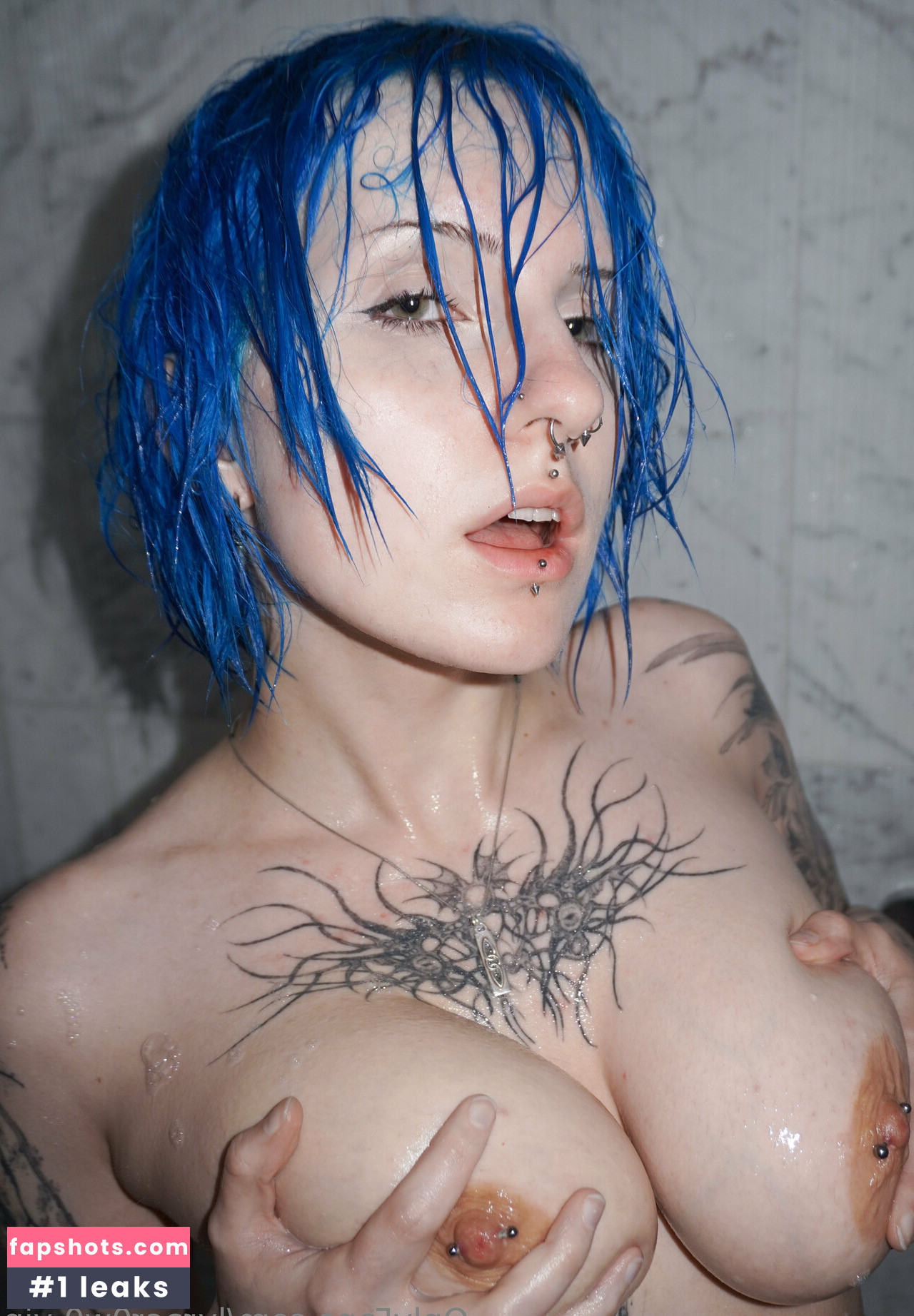 Lyra Crow gallery photo #40