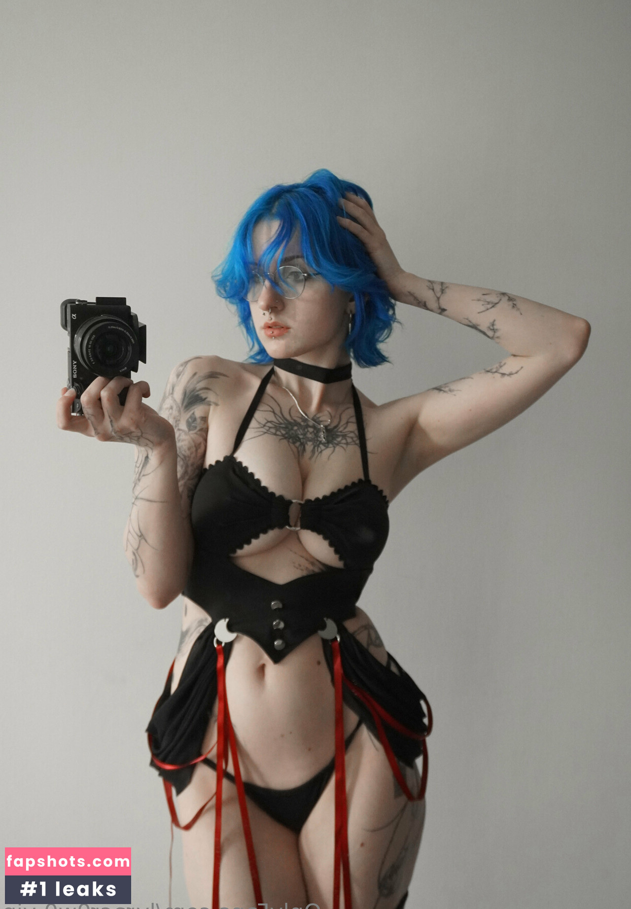 Lyra Crow gallery photo #83