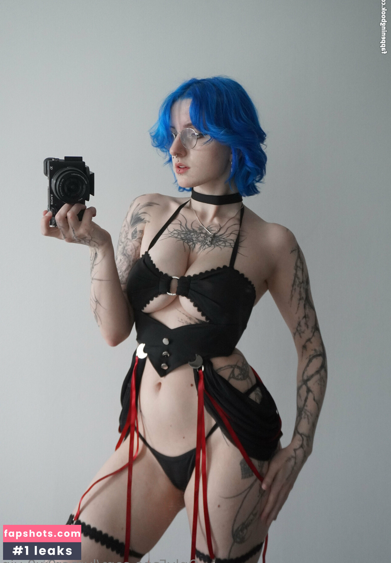 Lyra Crow gallery photo #84