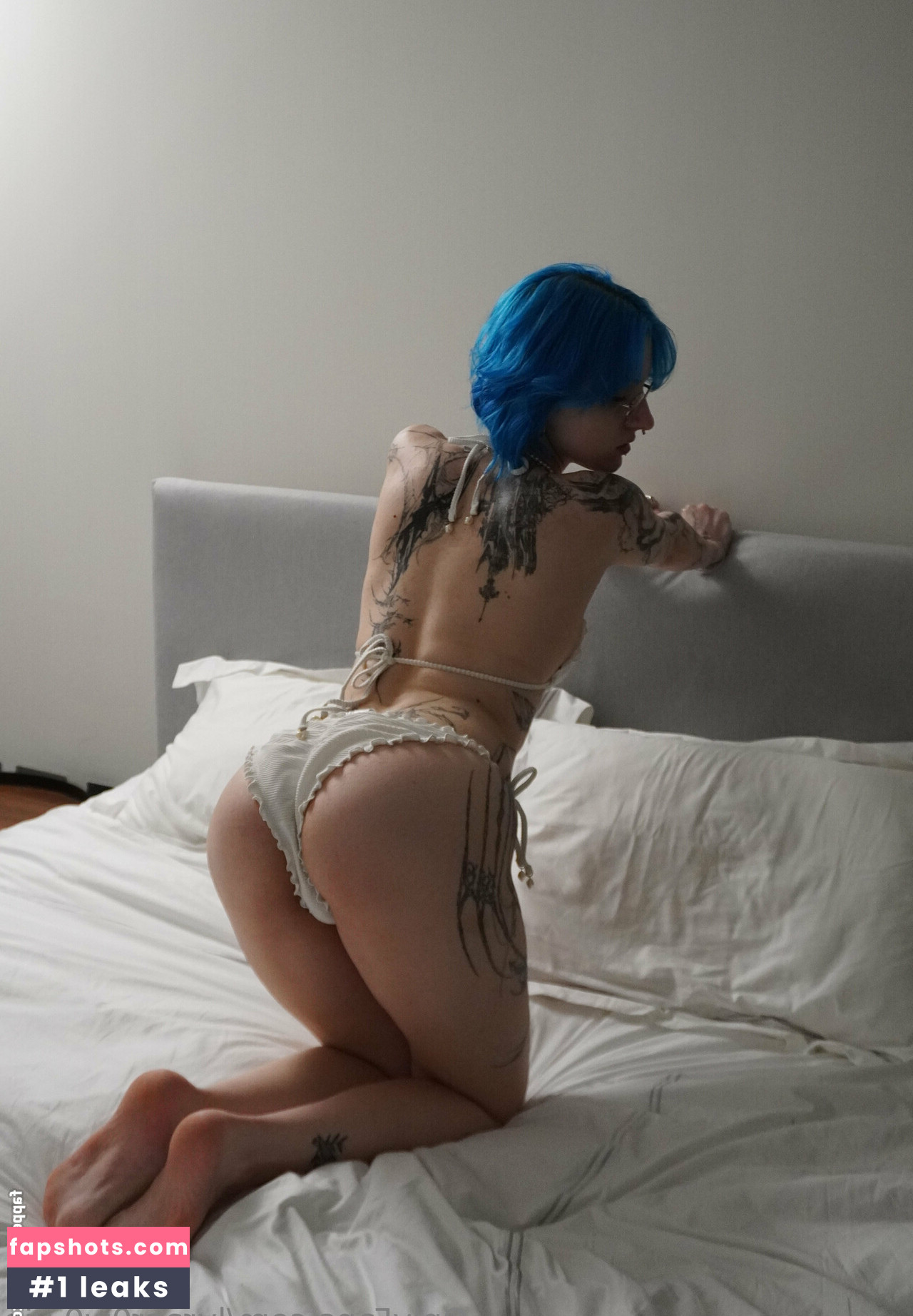 Lyra Crow gallery photo #89