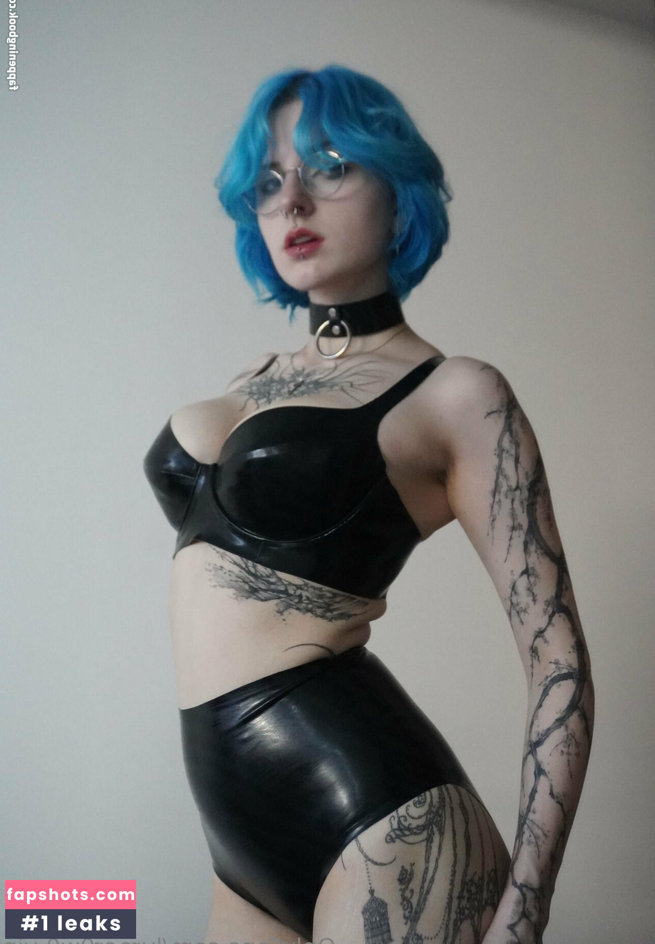 Lyra Crow gallery photo #95