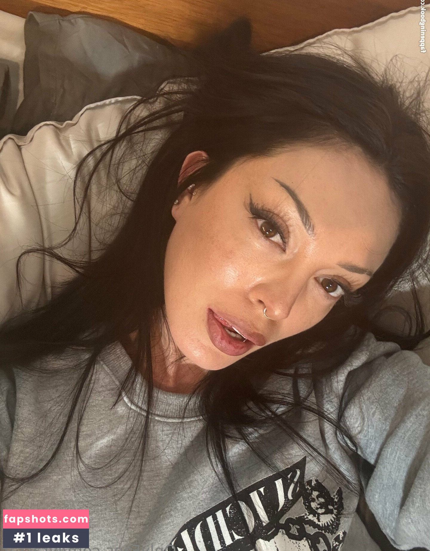 lyrastar nude babe gallery