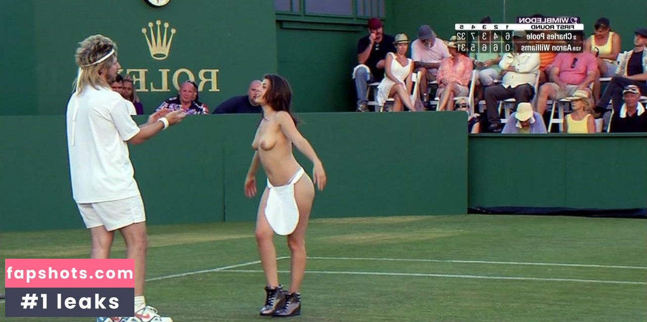 Lyssa Roberts gallery photo #20