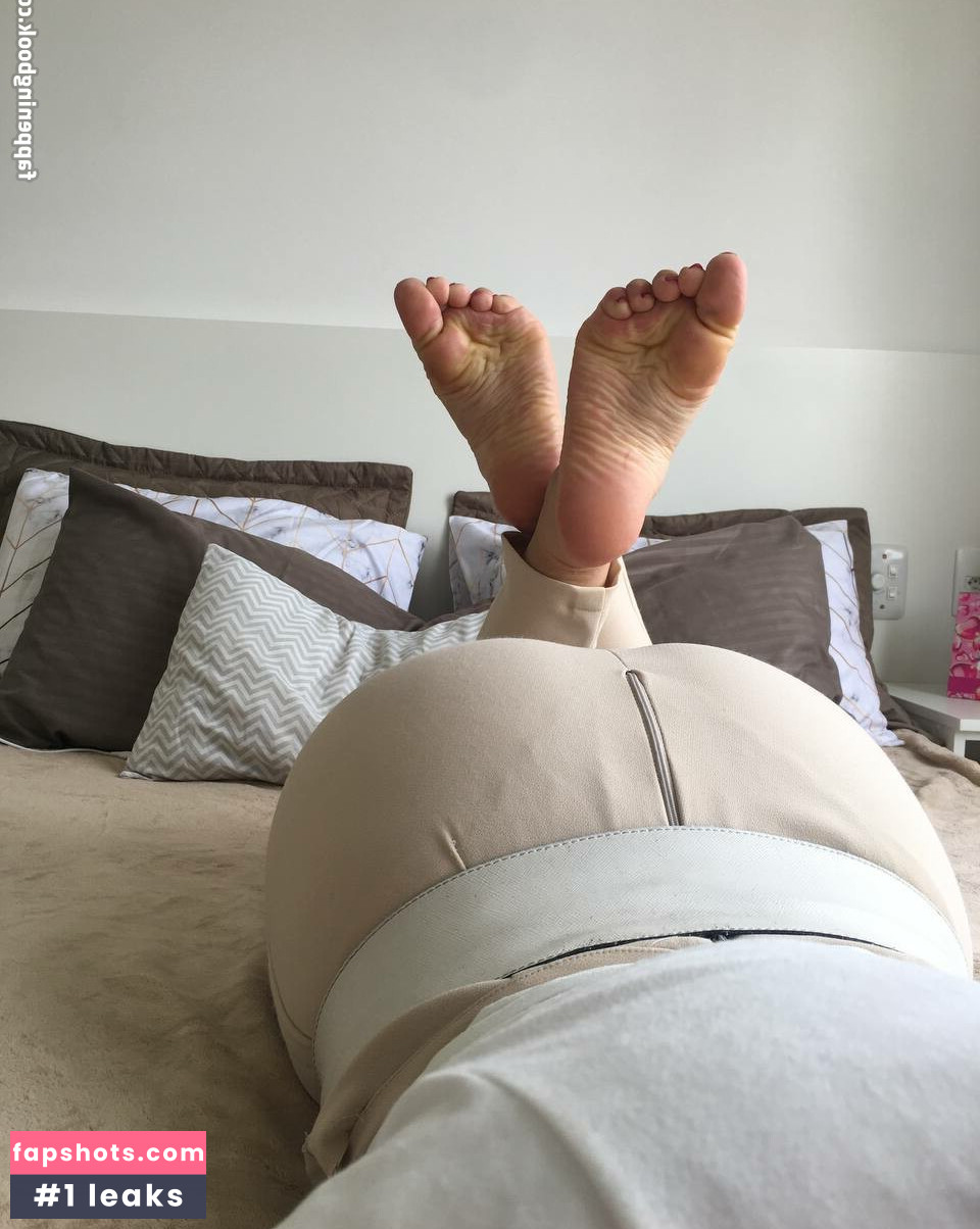 Lyz Feet gallery photo #4