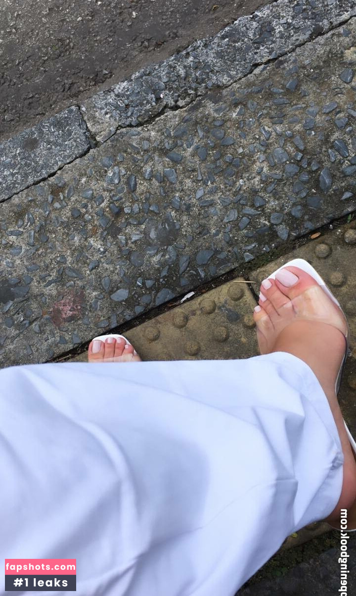 Lyz Feet gallery photo #5