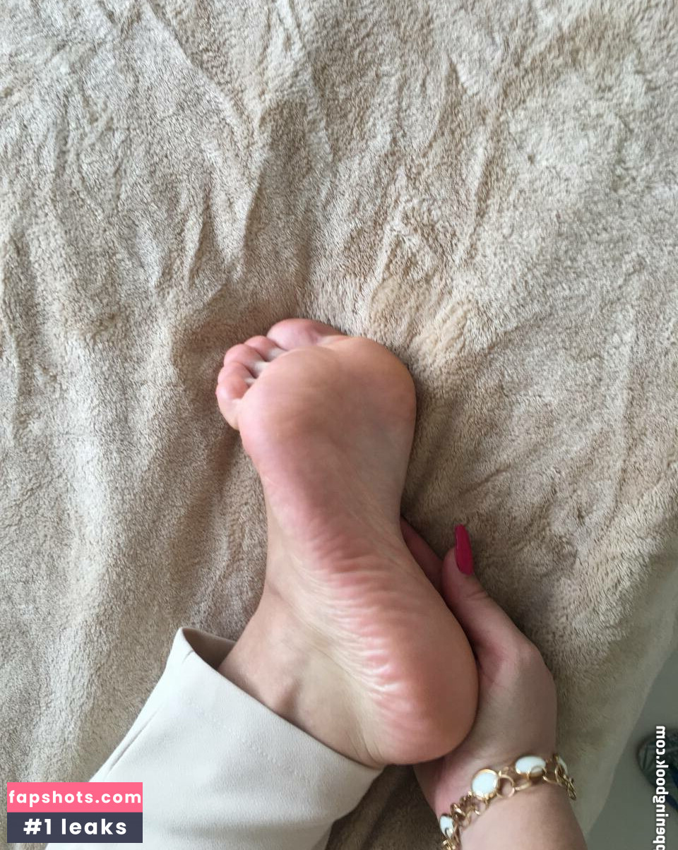 Lyz Feet gallery photo #6