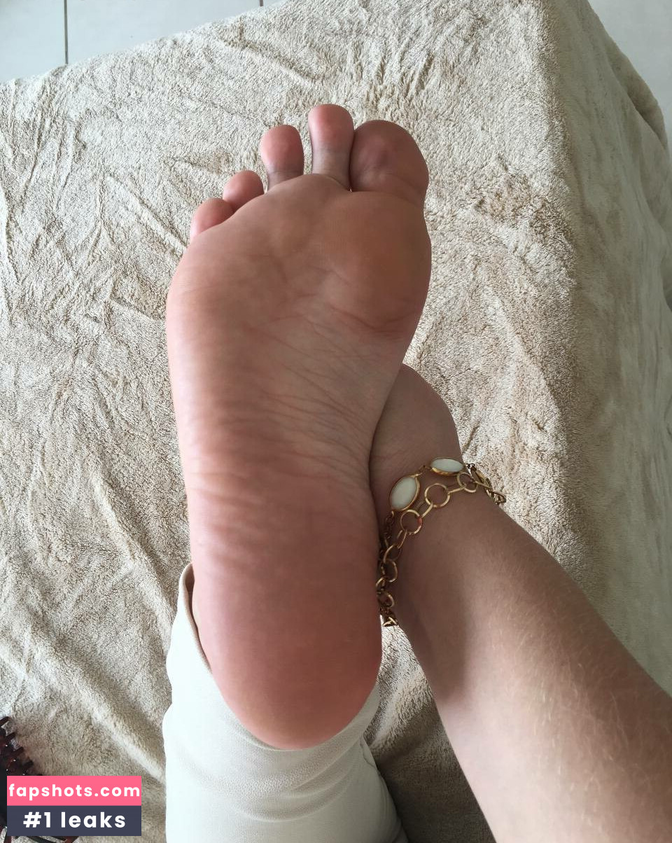 Lyz Feet gallery photo #10