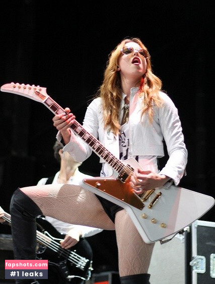 Lzzy Hale gallery photo #13