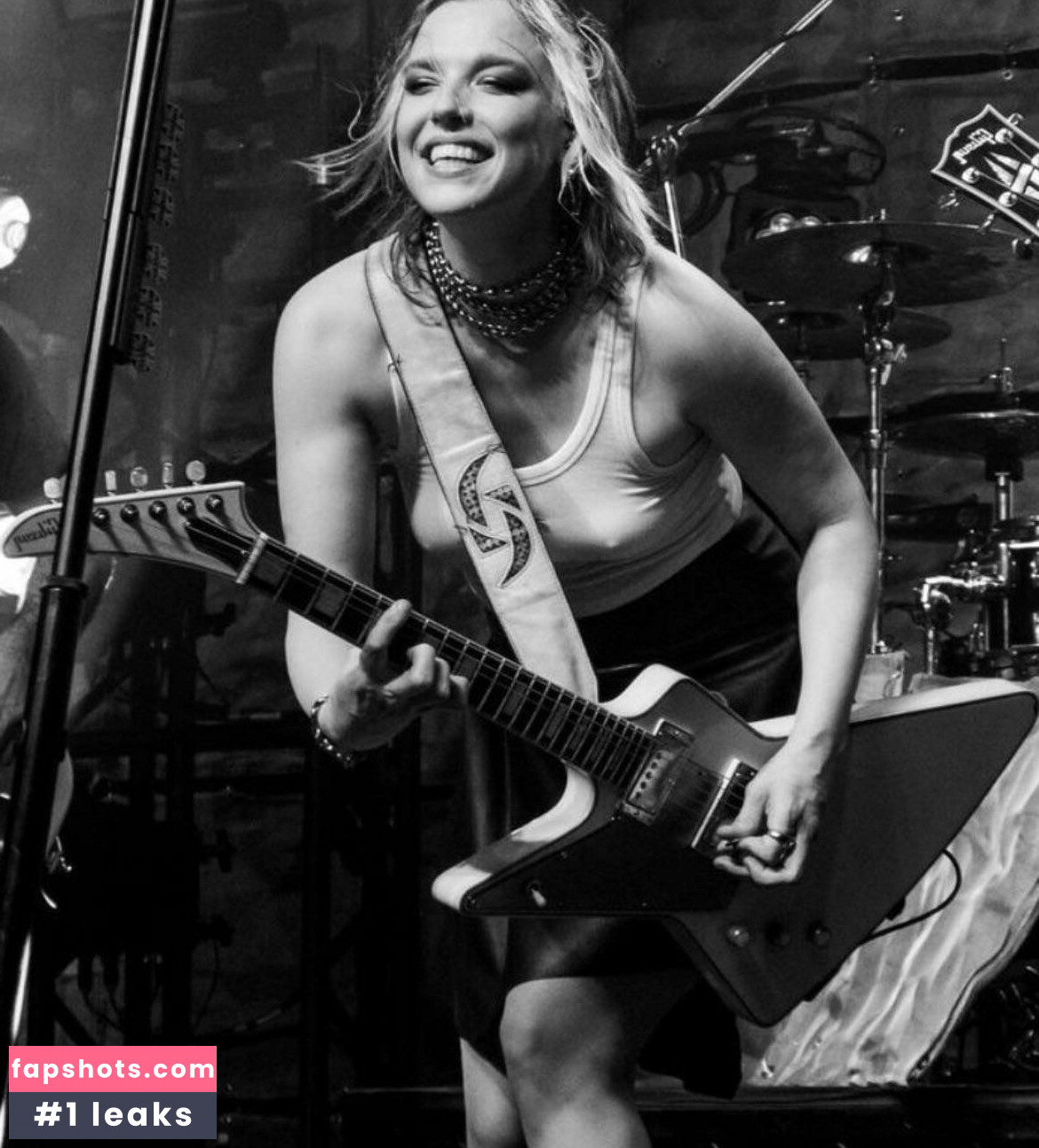 Lzzy Hale gallery photo #21