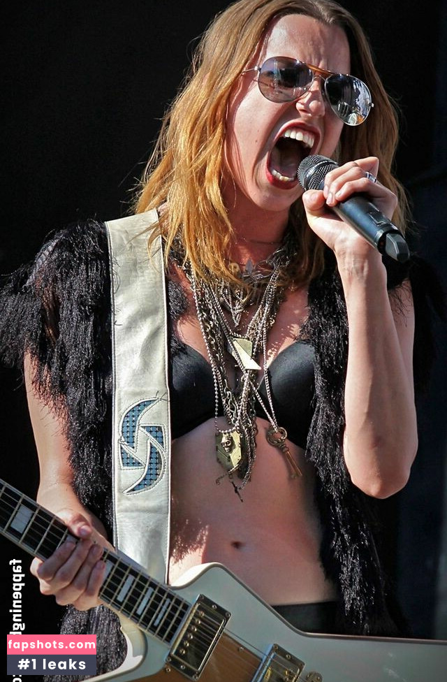 Lzzy Hale gallery photo #22