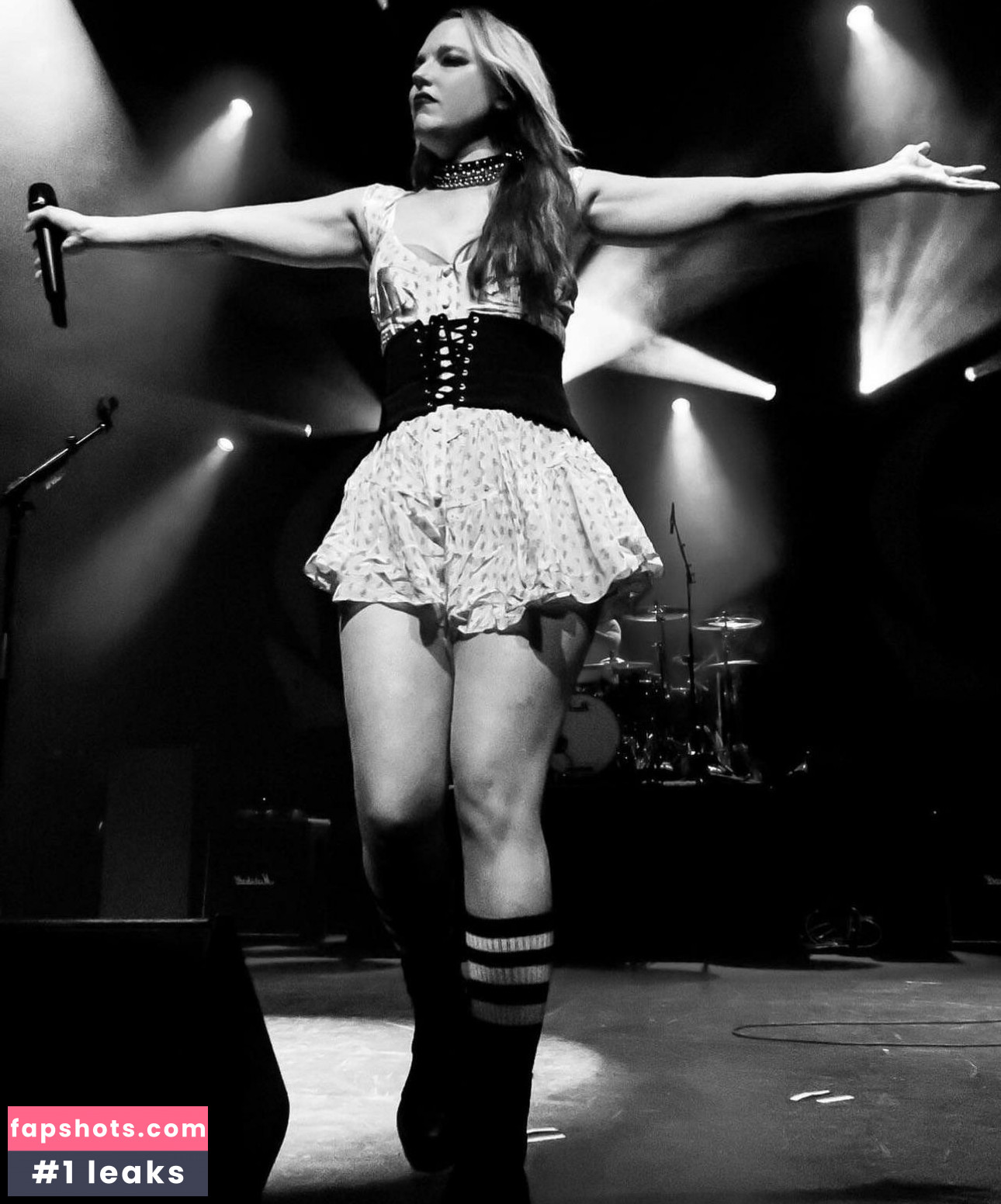 Lzzy Hale gallery photo #6