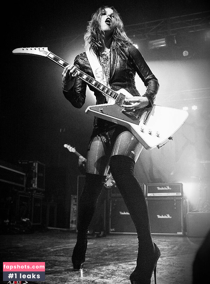 Lzzy Hale gallery photo #10