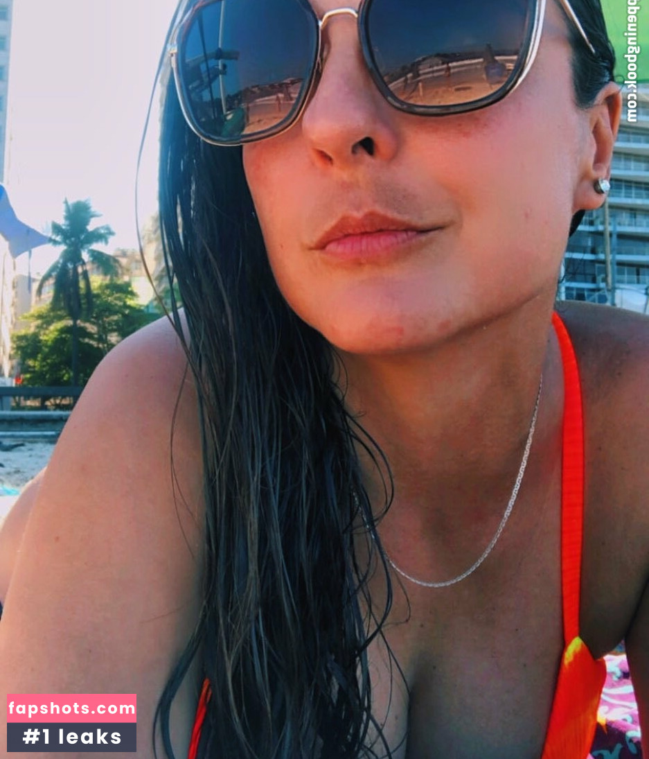 Márcia Magalhães gallery photo #9