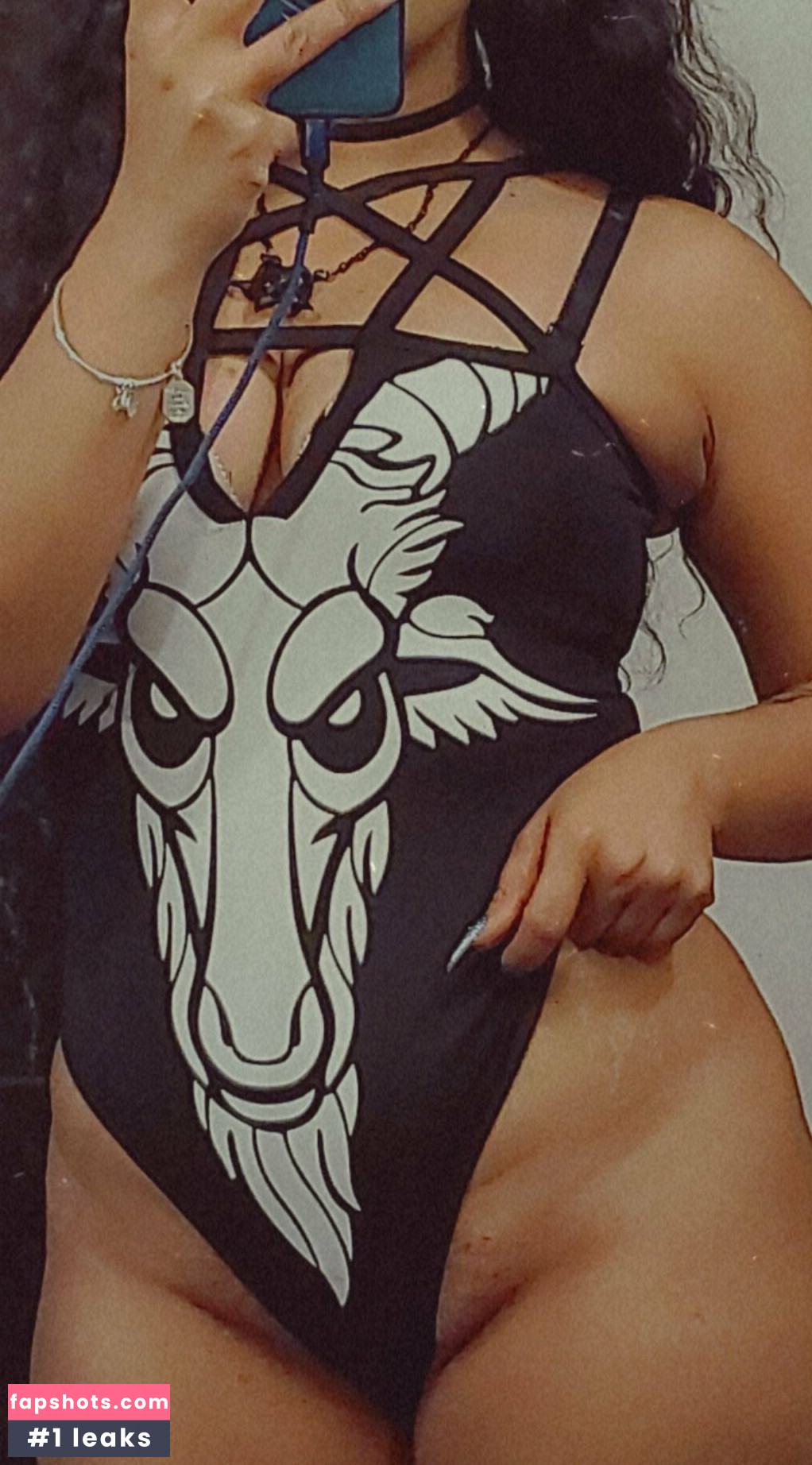 macabrenekofree nude babe gallery