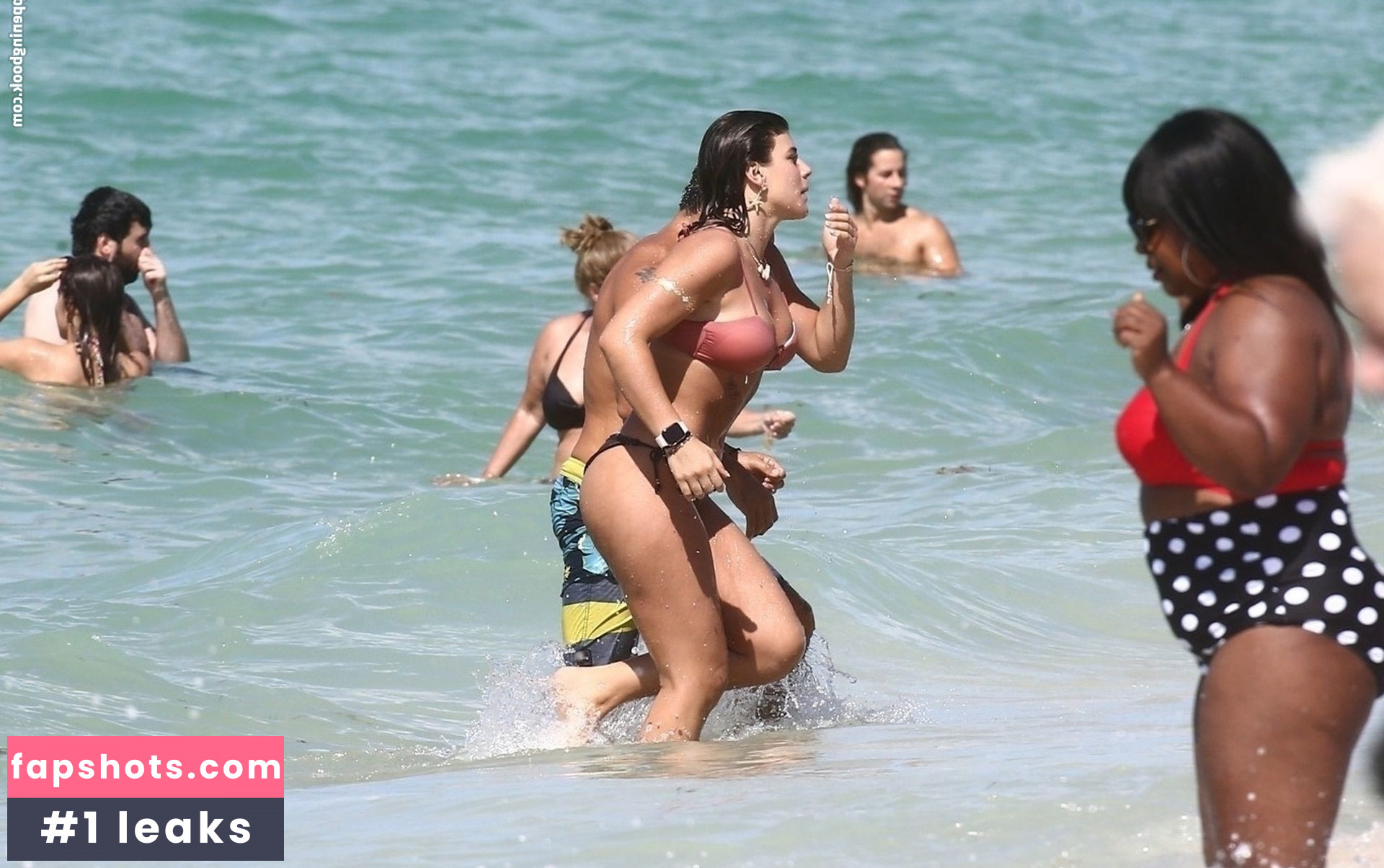 Macarena Velez Montoya gallery photo #13