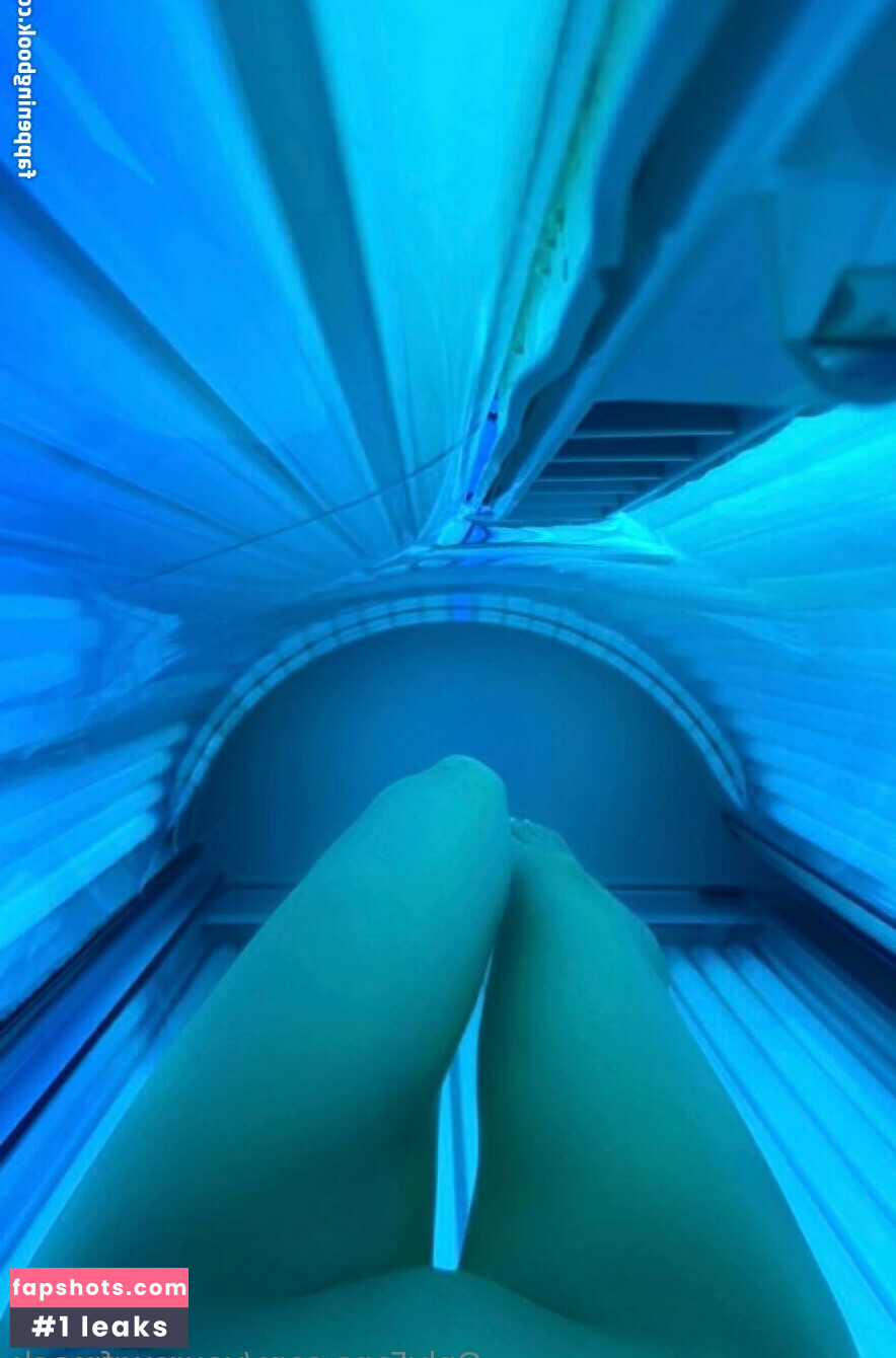 Mackenzie Carson nude babe gallery