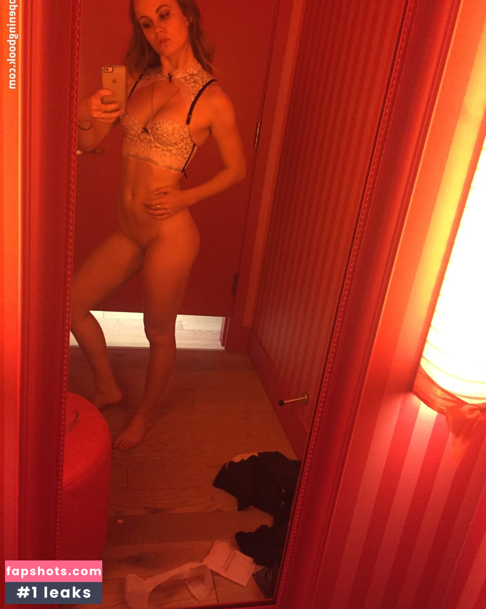 Mackenzie Lintz gallery photo #13