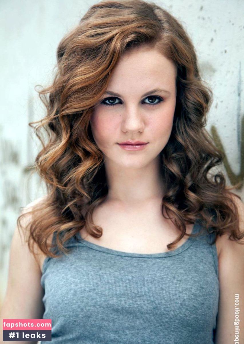 Mackenzie Lintz gallery photo #3