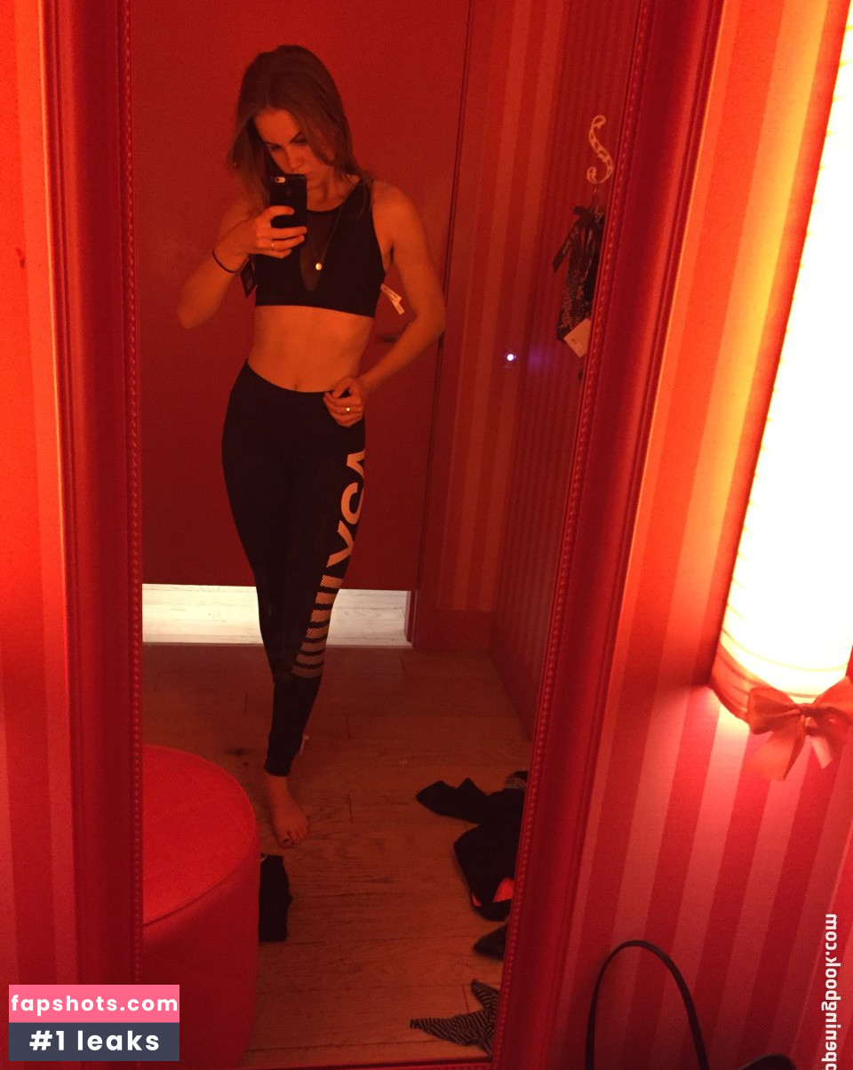 Mackenzie Lintz gallery photo #22