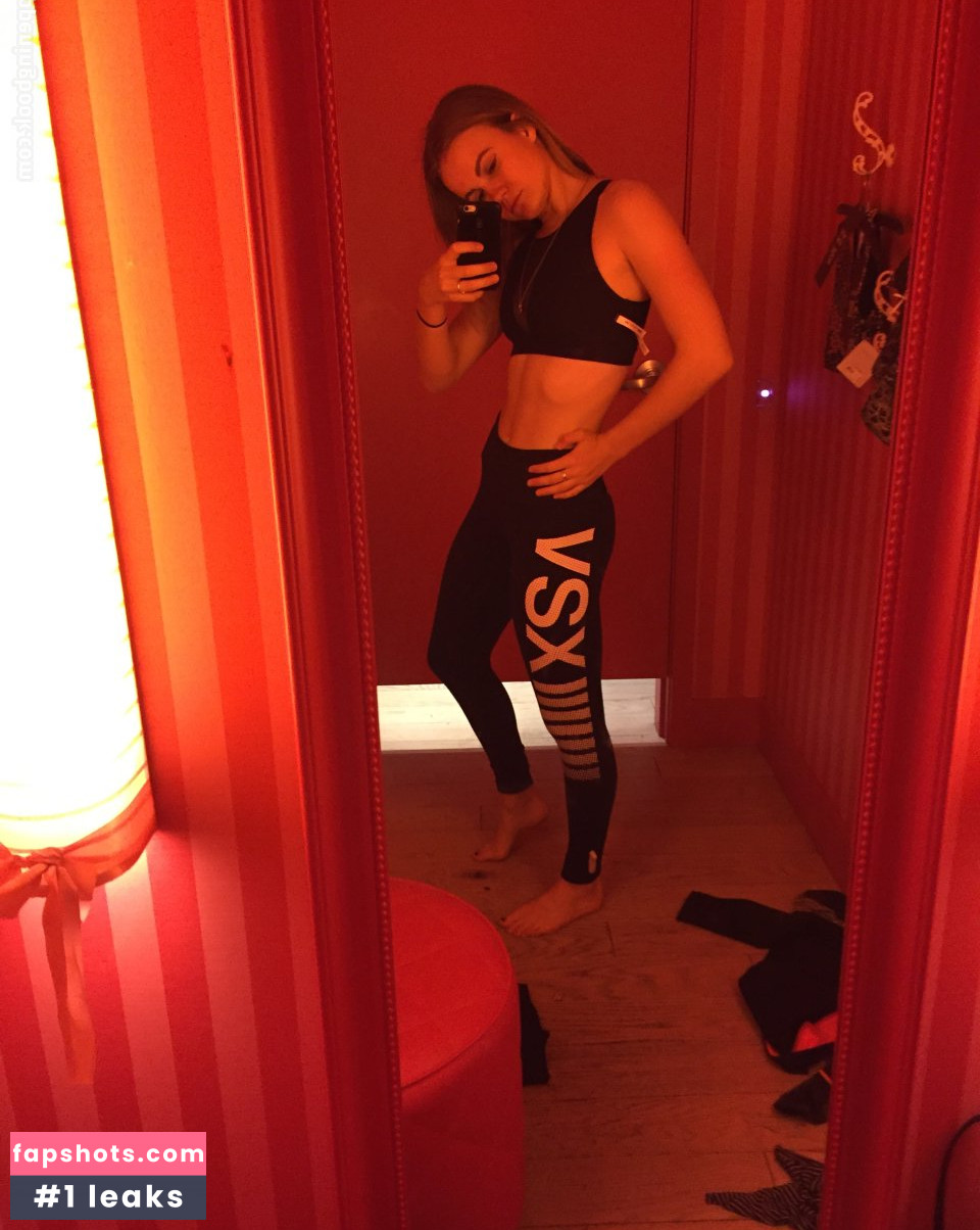 Mackenzie Lintz gallery photo #23