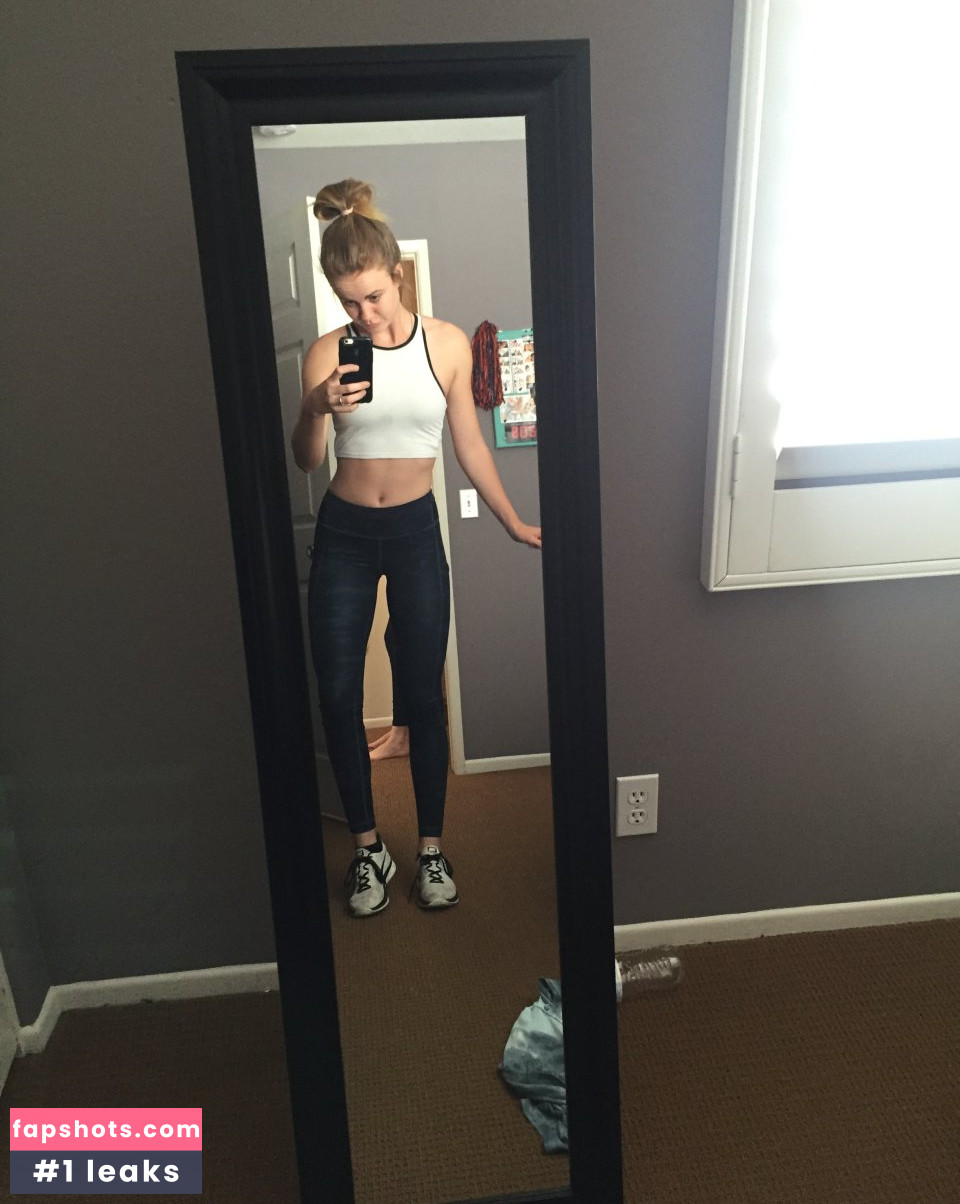 Mackenzie Lintz gallery photo #27