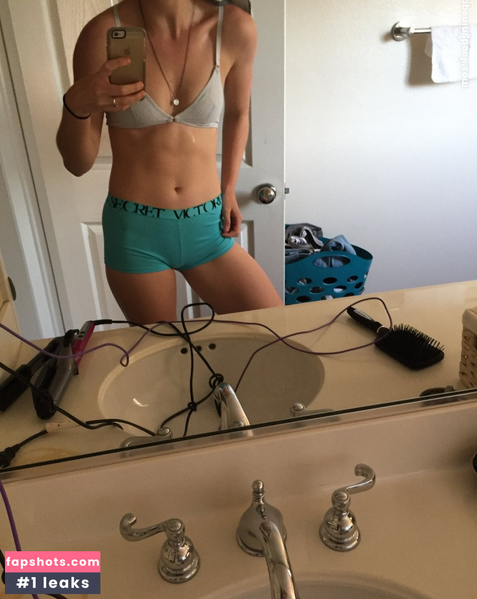 Mackenzie Lintz gallery photo #30