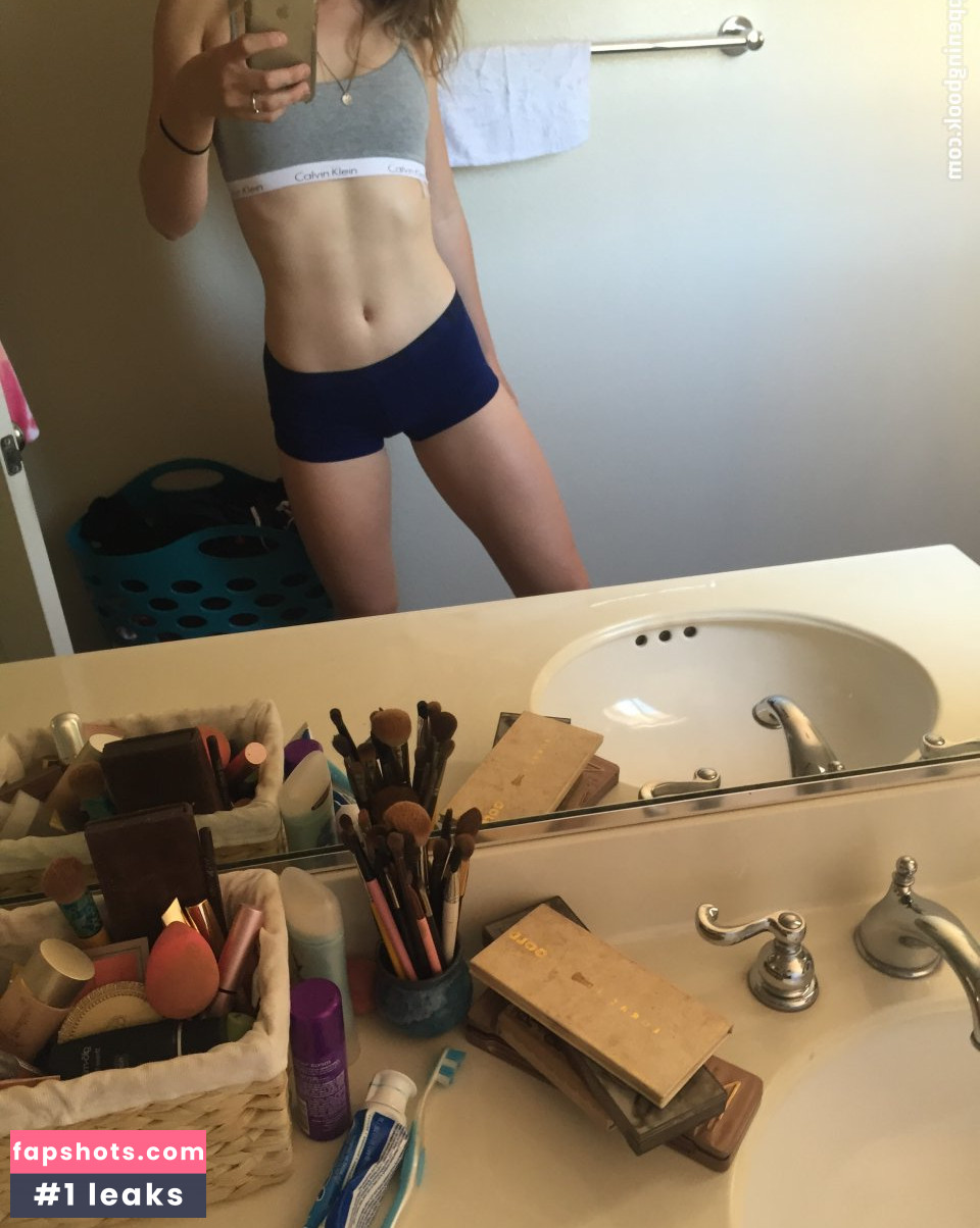 Mackenzie Lintz gallery photo #34