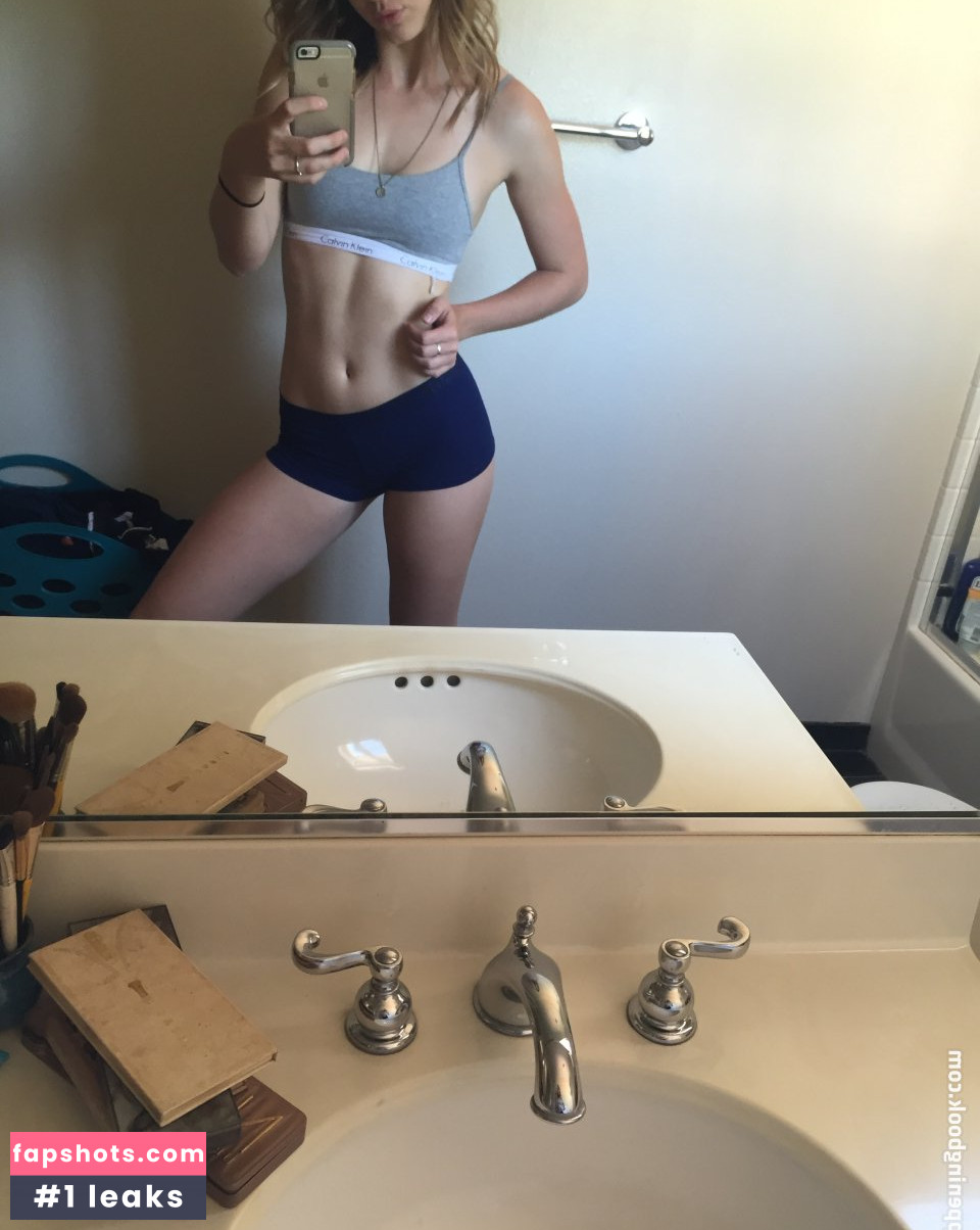 Mackenzie Lintz gallery photo #35