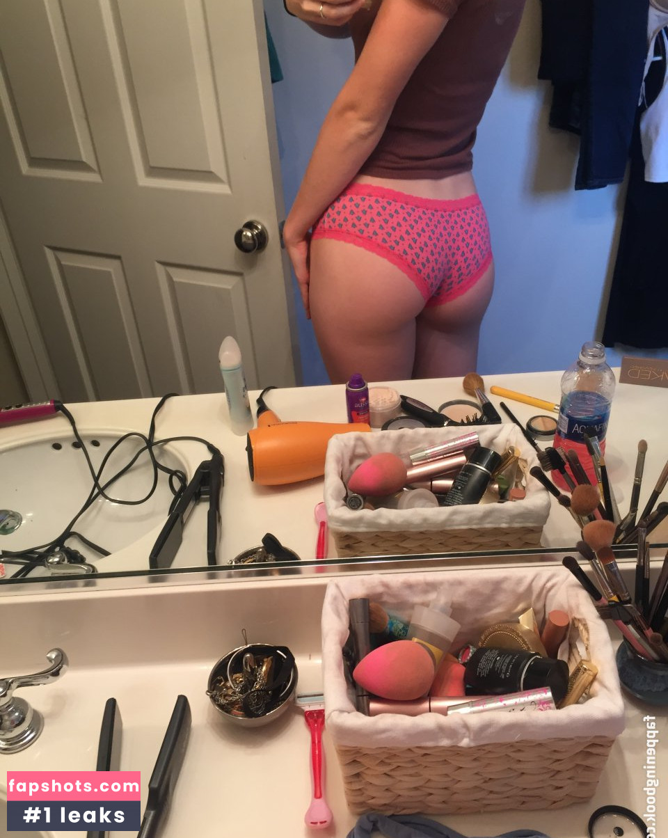 Mackenzie Lintz gallery photo #39