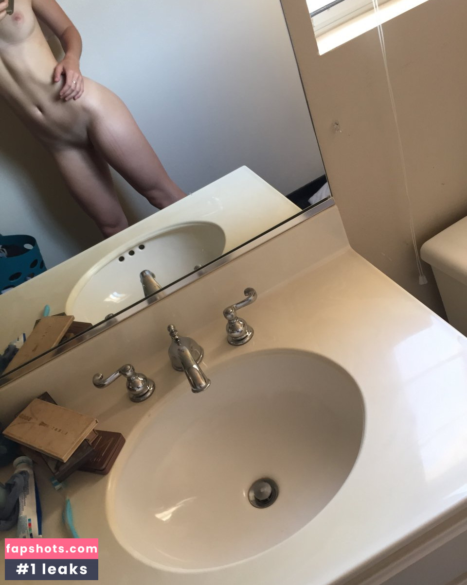 Mackenzie Lintz gallery photo #5