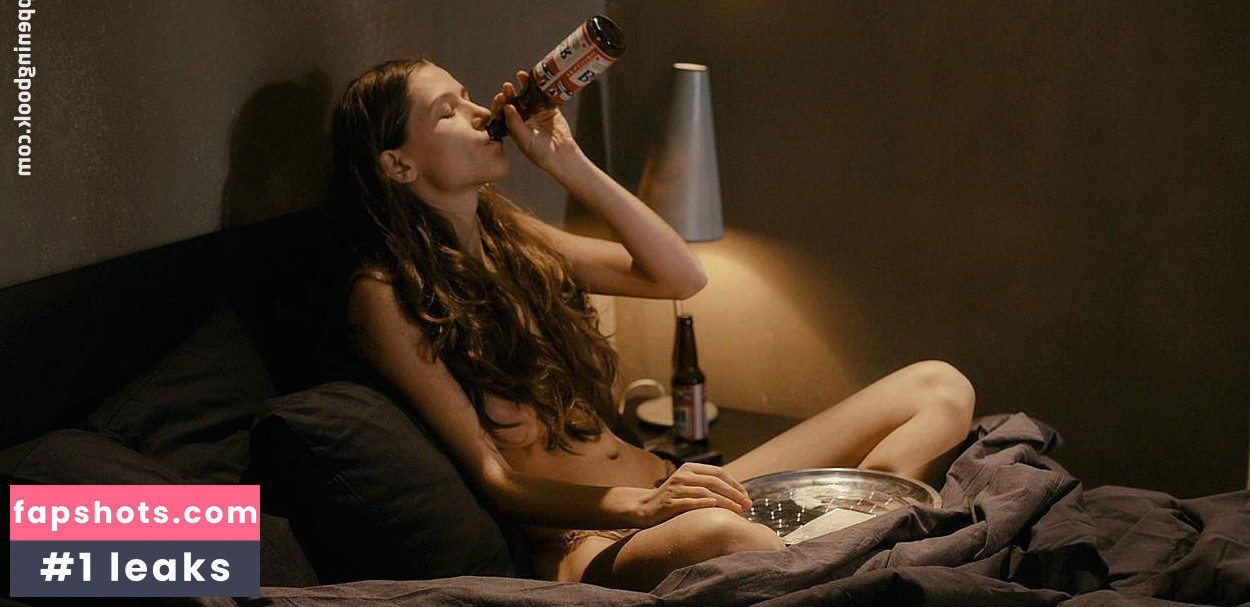 Madalina Mariescu gallery photo #3