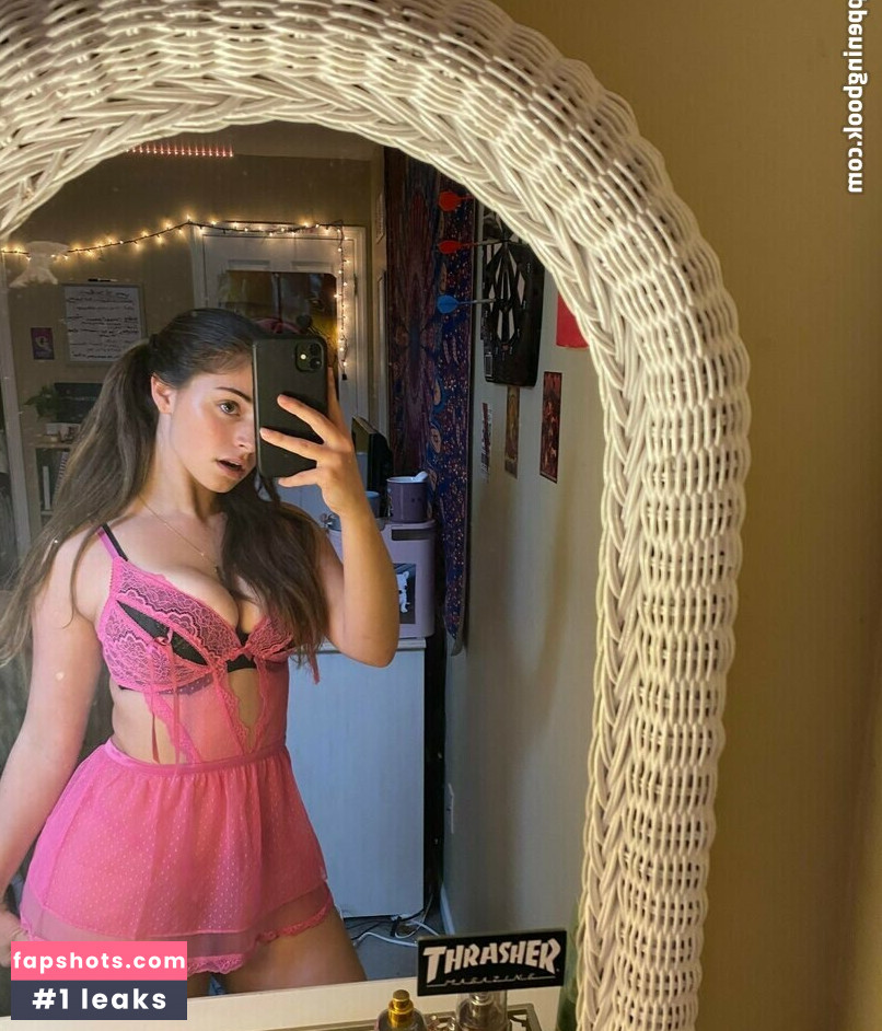 Madalyn Hennis gallery photo #14