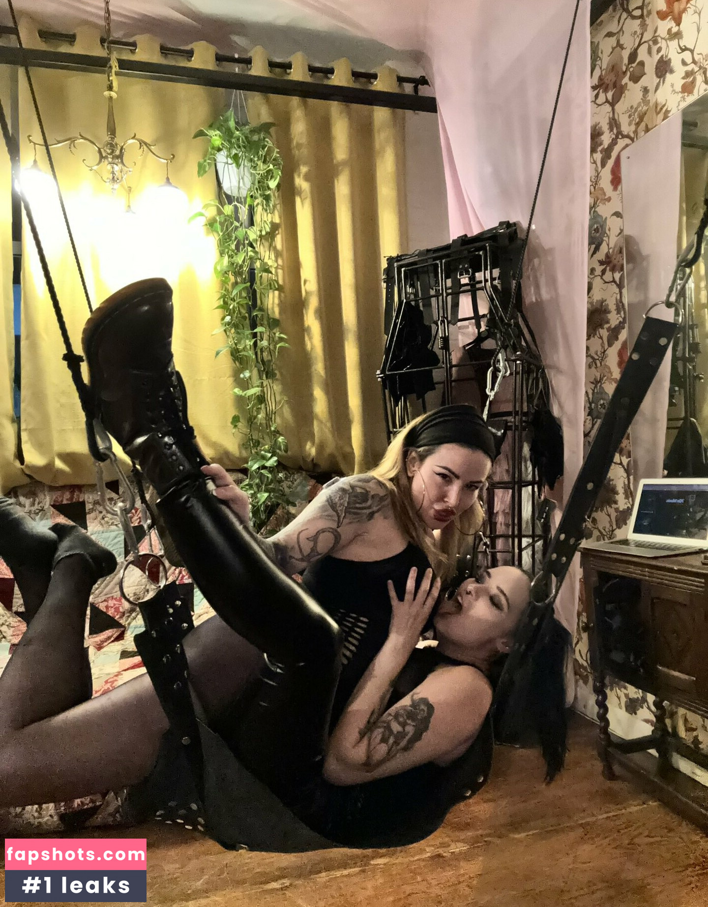 Madam_esmeralda nude babe gallery