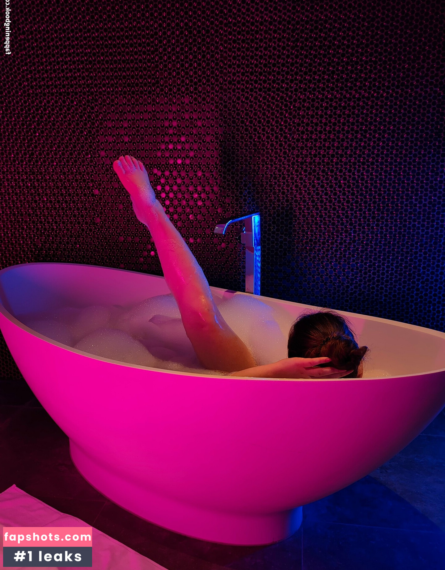 madame.alaska.official gallery photo #4