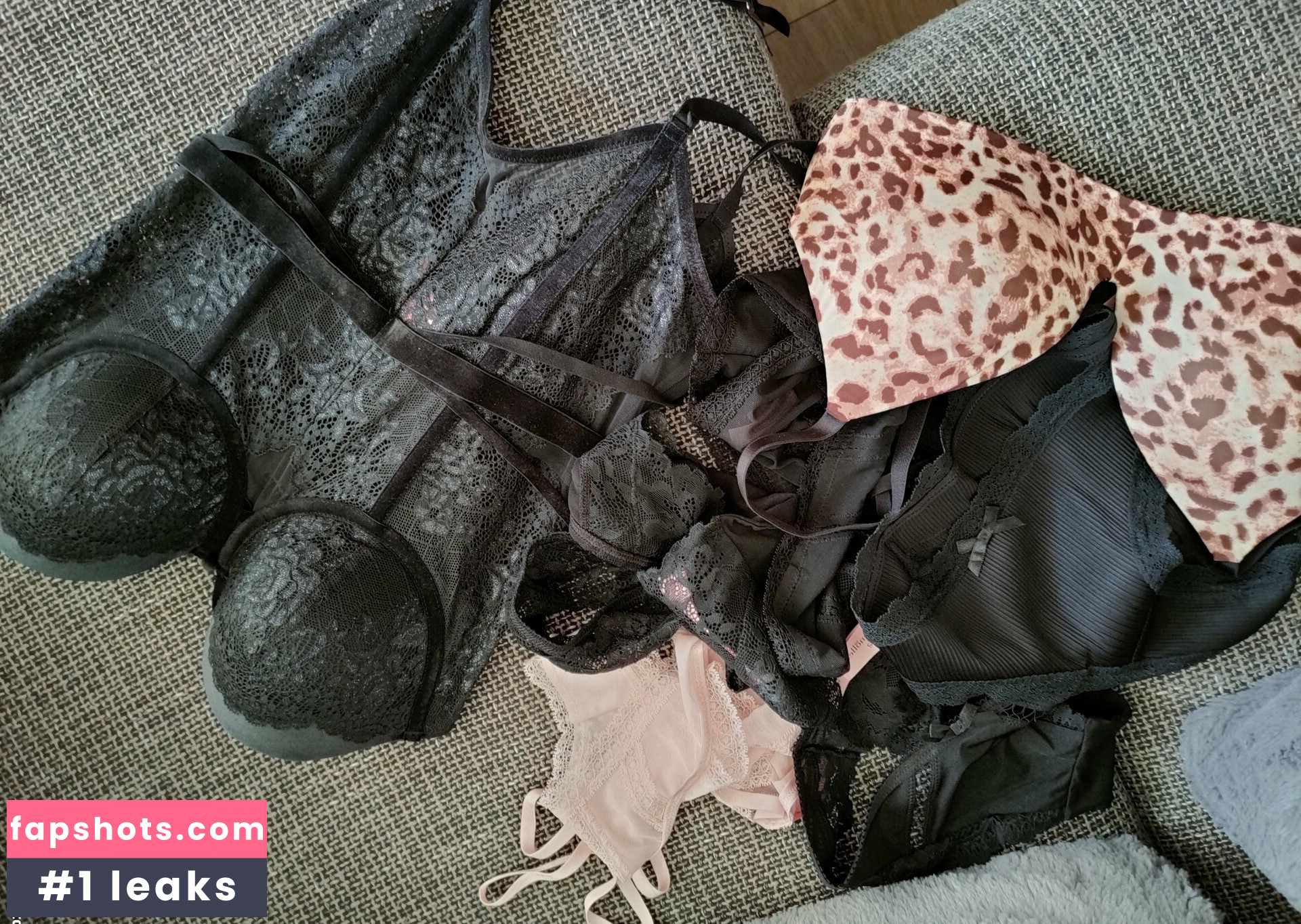 madame.alaska.official gallery photo #7