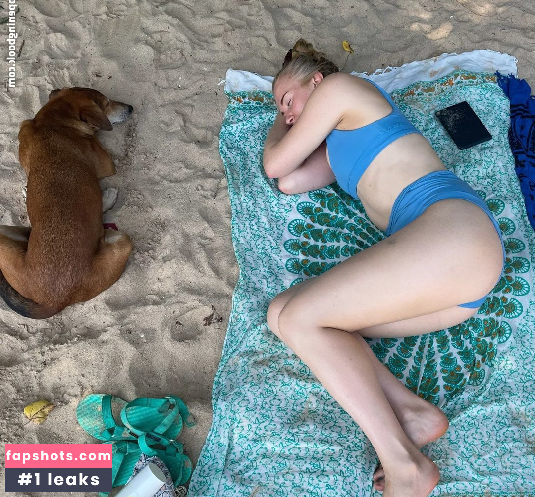 Maddie Moate nude babe gallery